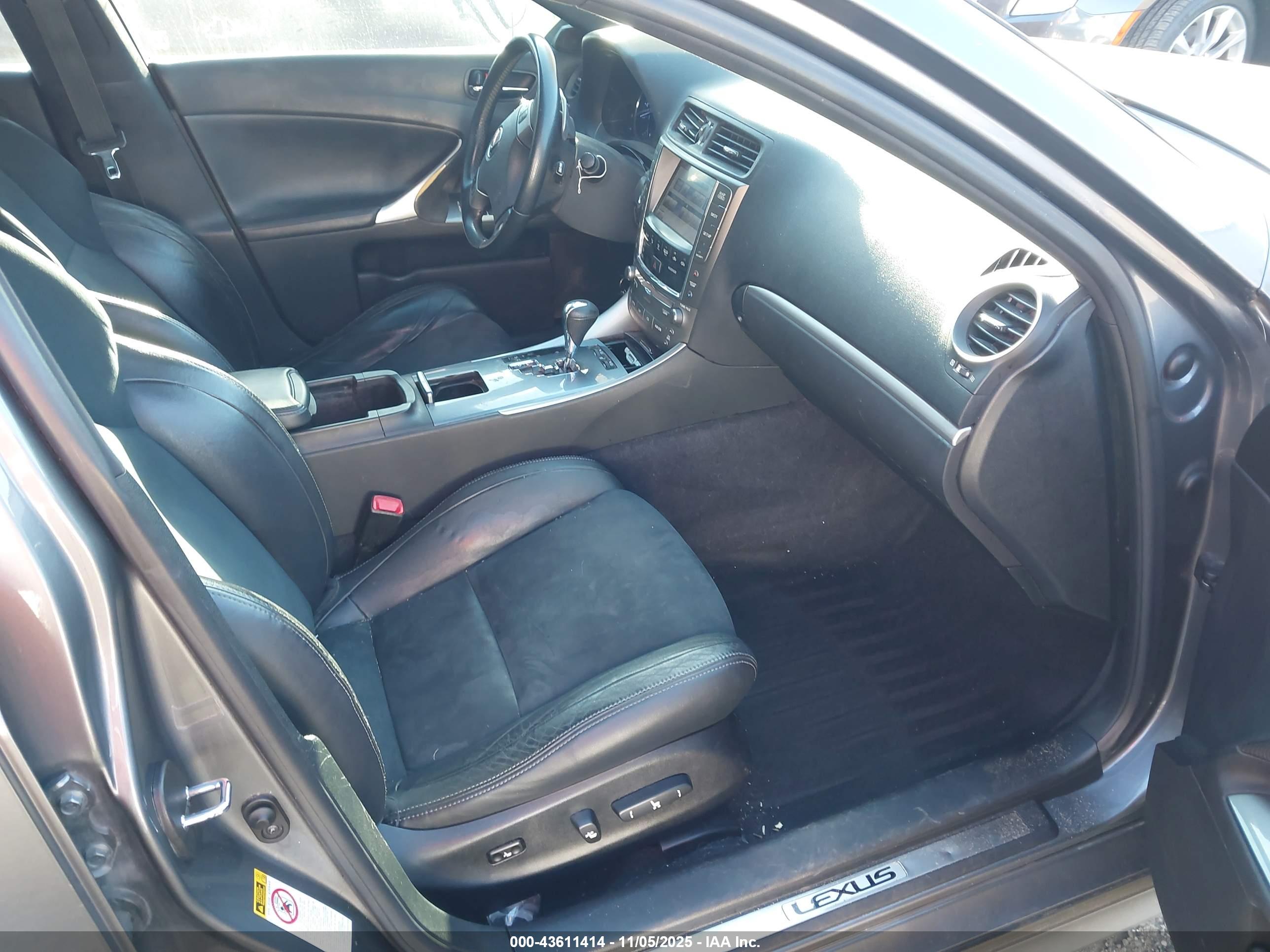 LEXUS IS image 5