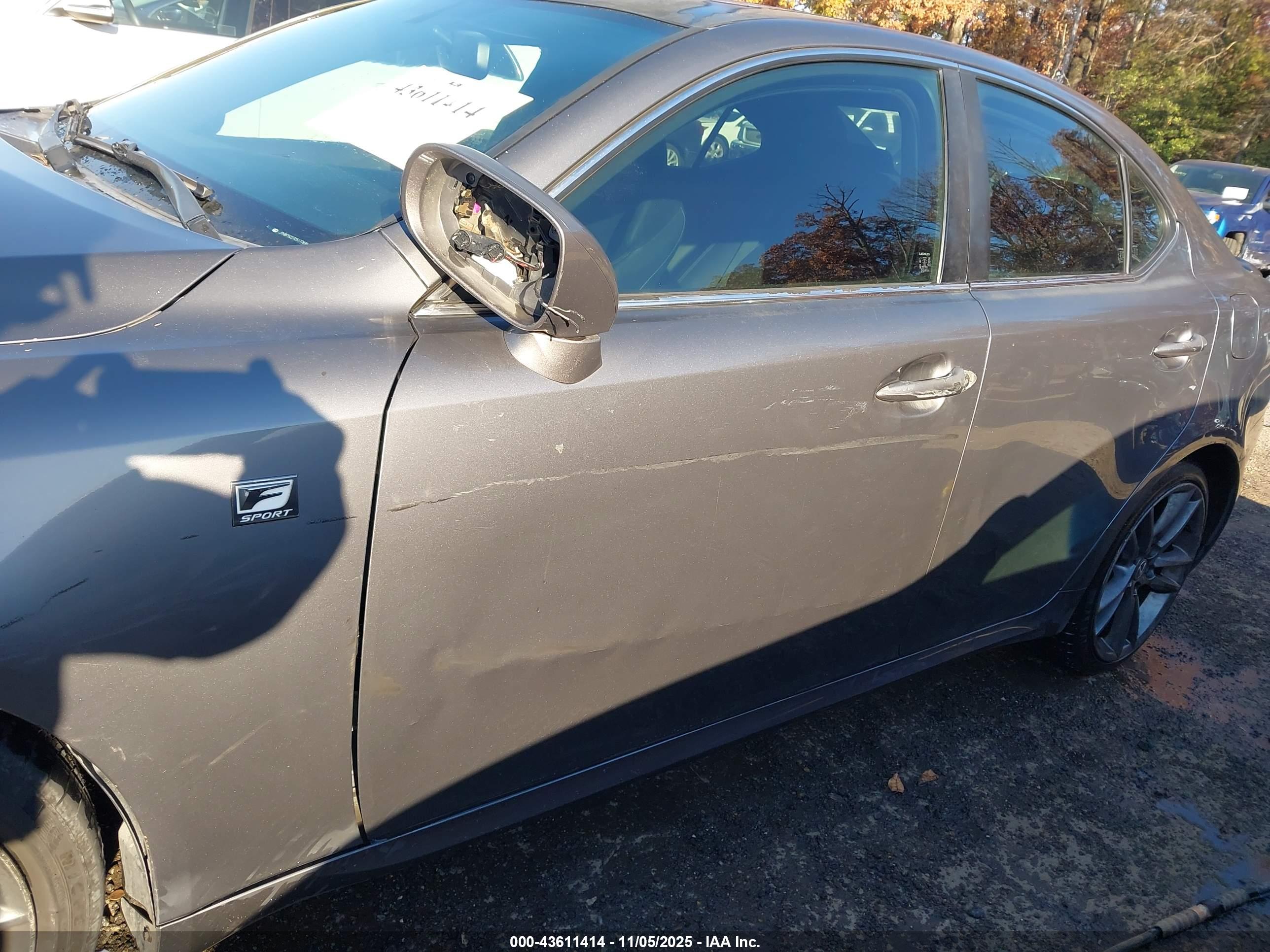 LEXUS IS image 6