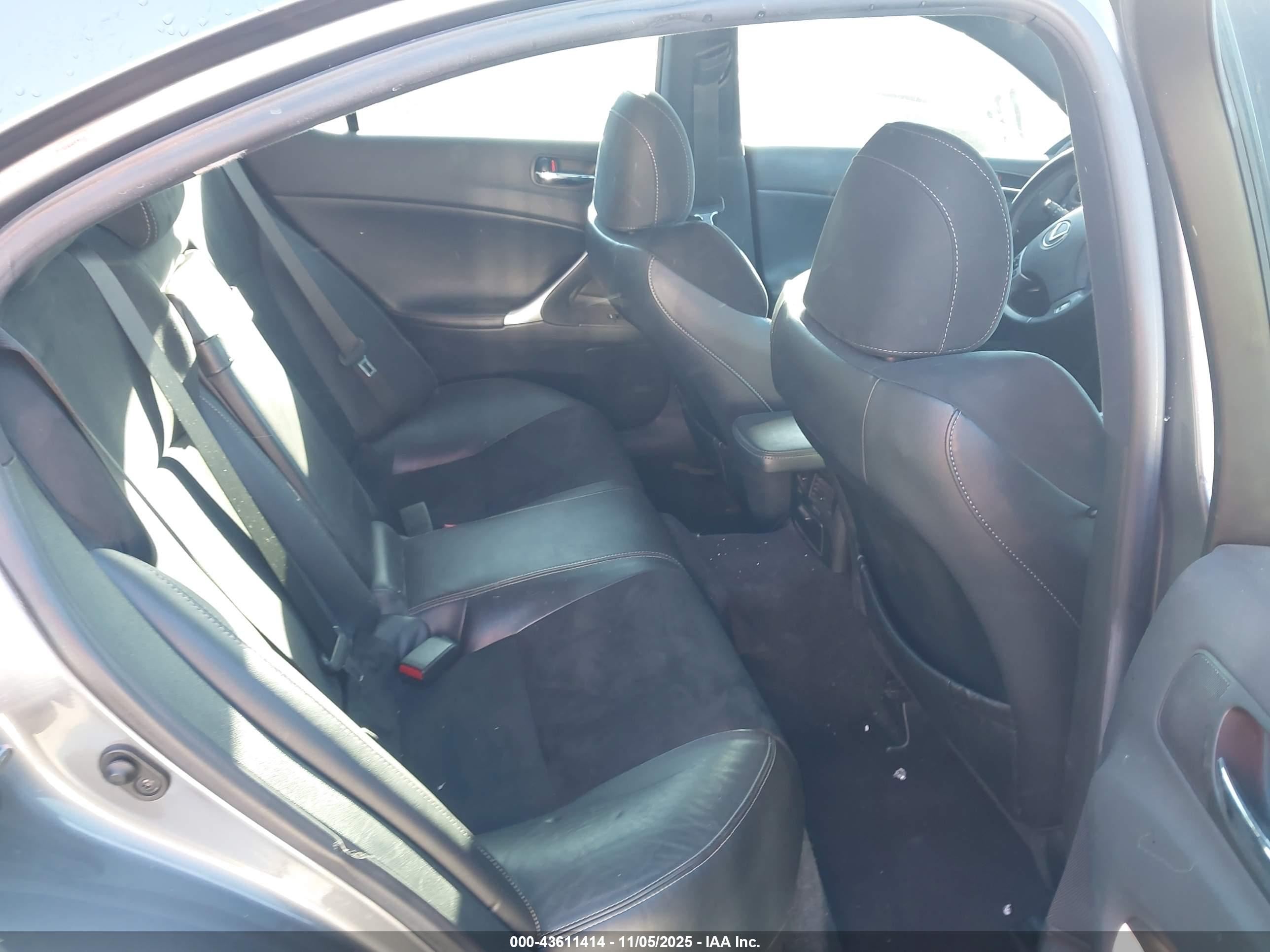 LEXUS IS image 8