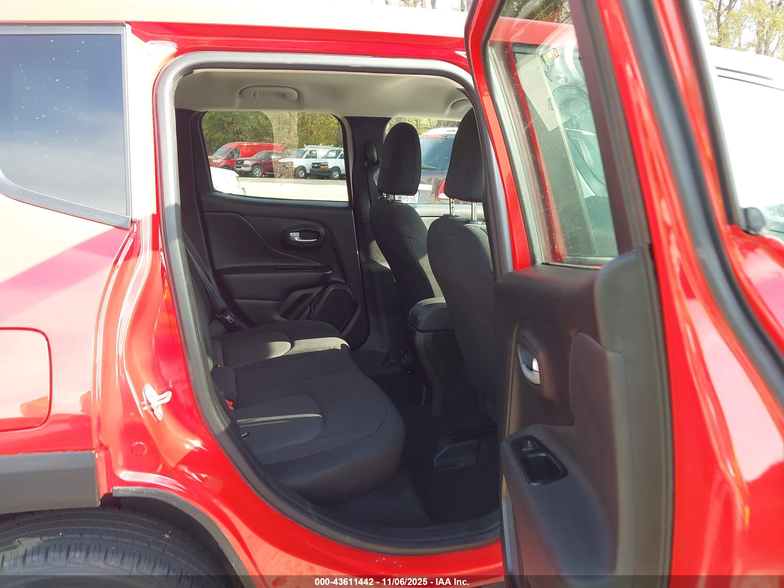 JEEP RENEGADE image 8