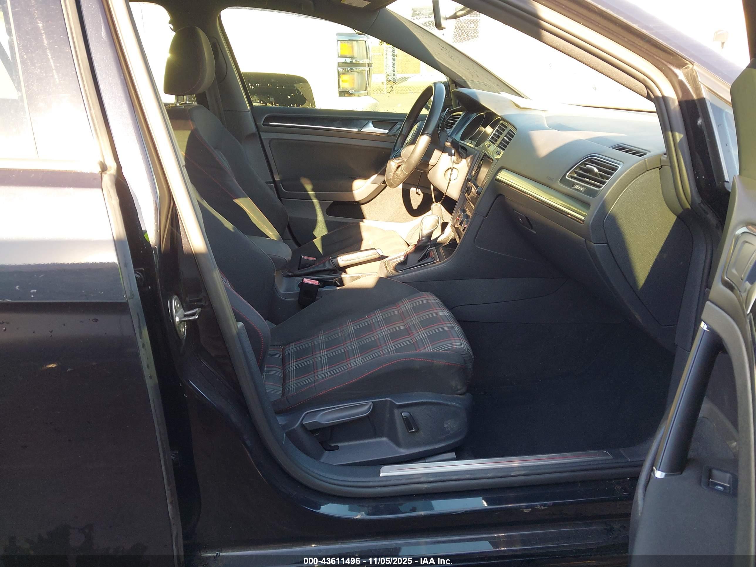 VOLKSWAGEN GOLF image 5