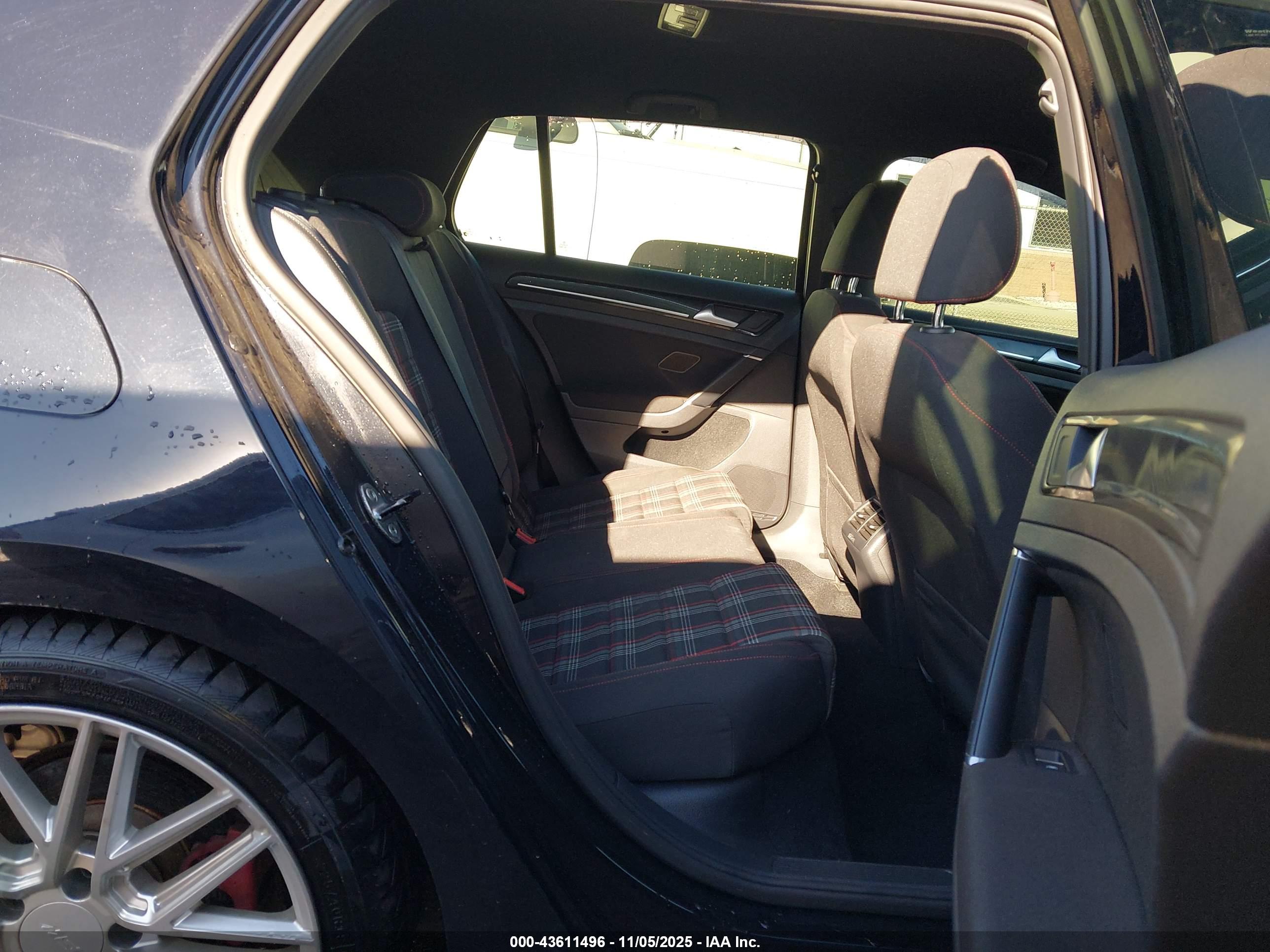 VOLKSWAGEN GOLF image 8