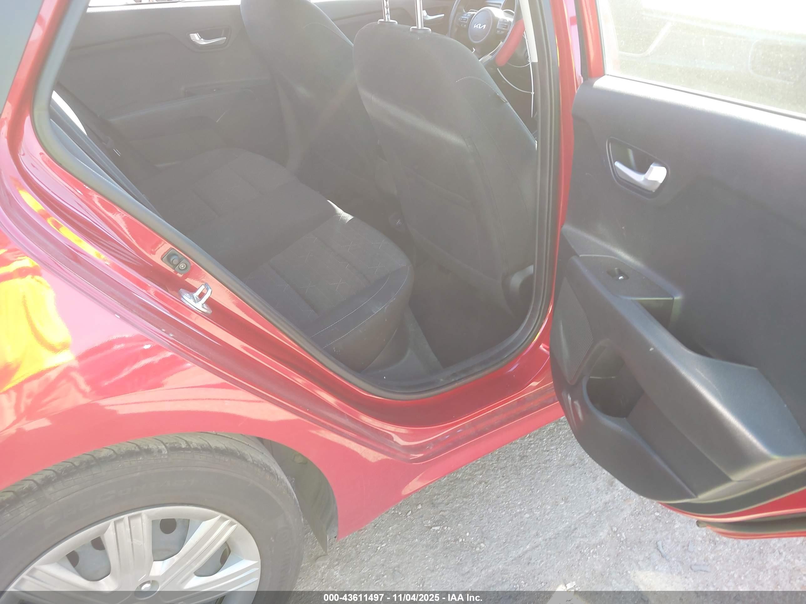 KIA RIO image 8