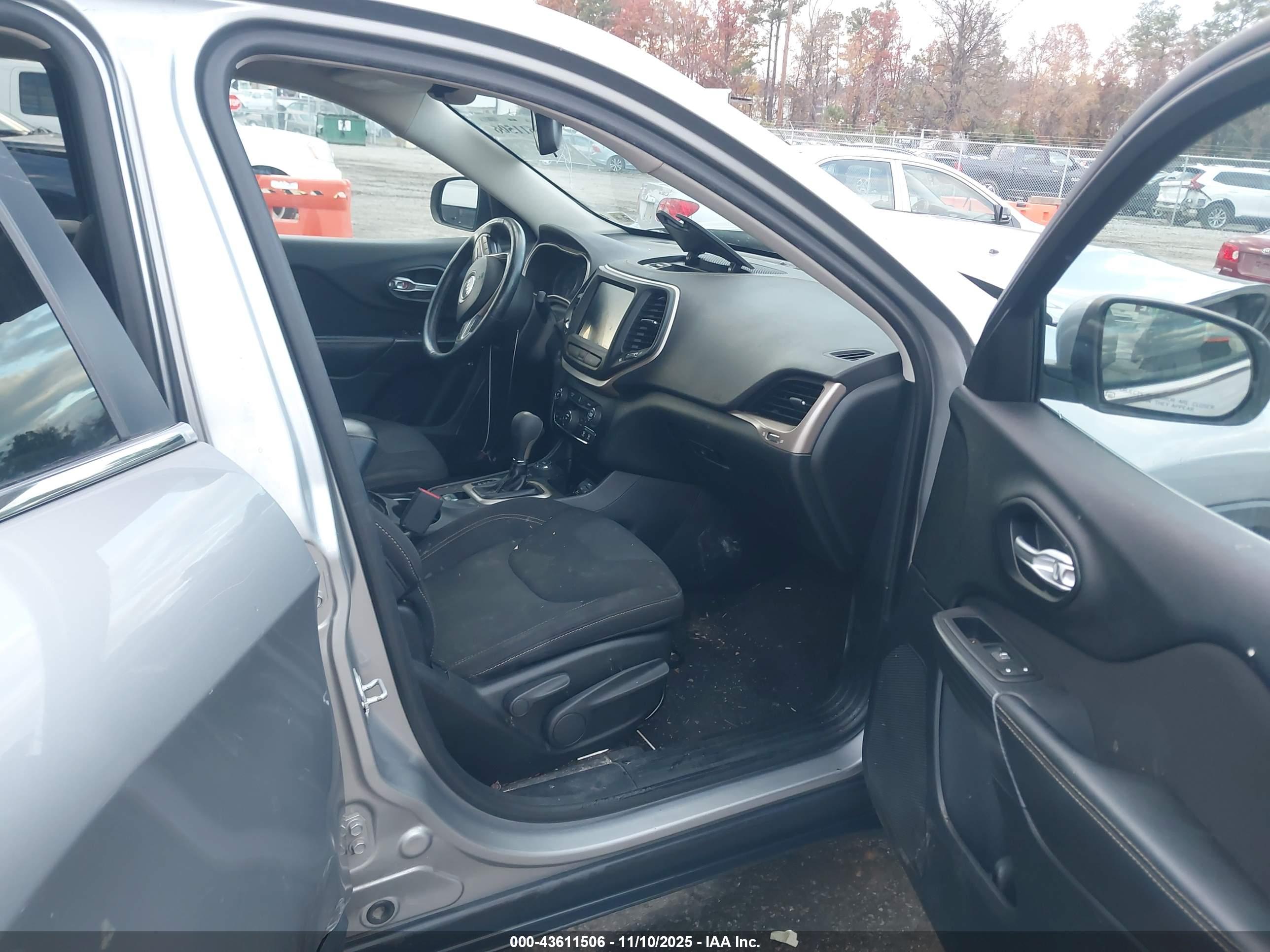JEEP CHEROKEE image 5