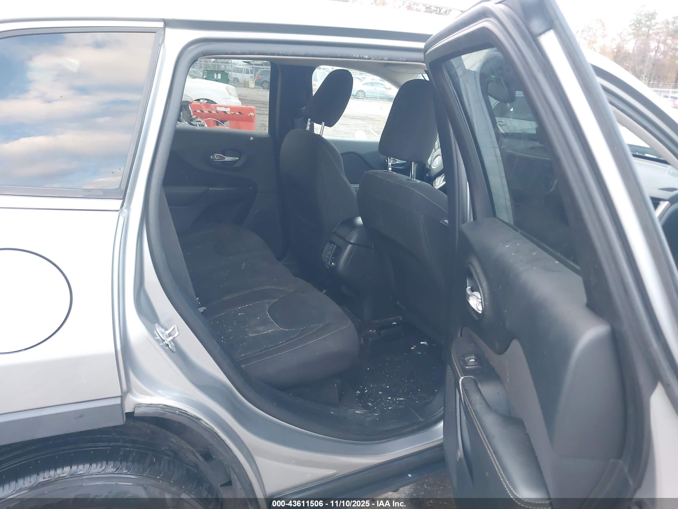 JEEP CHEROKEE image 8
