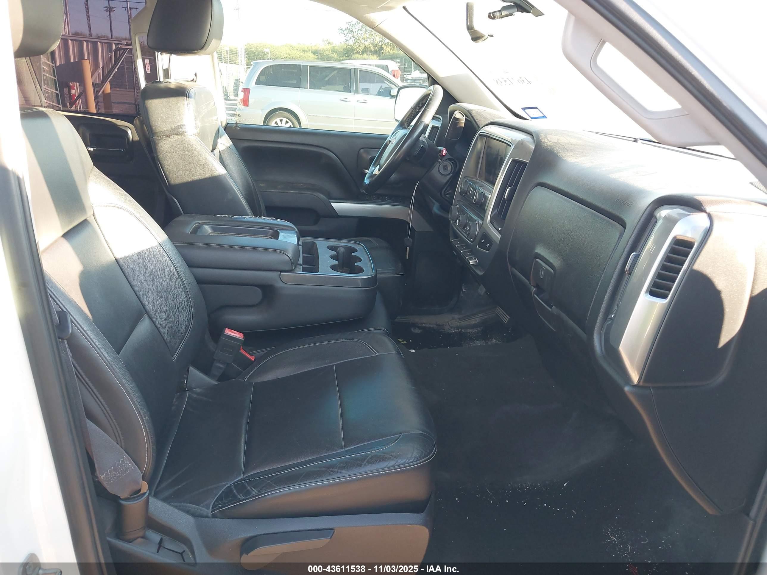 CHEVROLET SILVERADO image 5