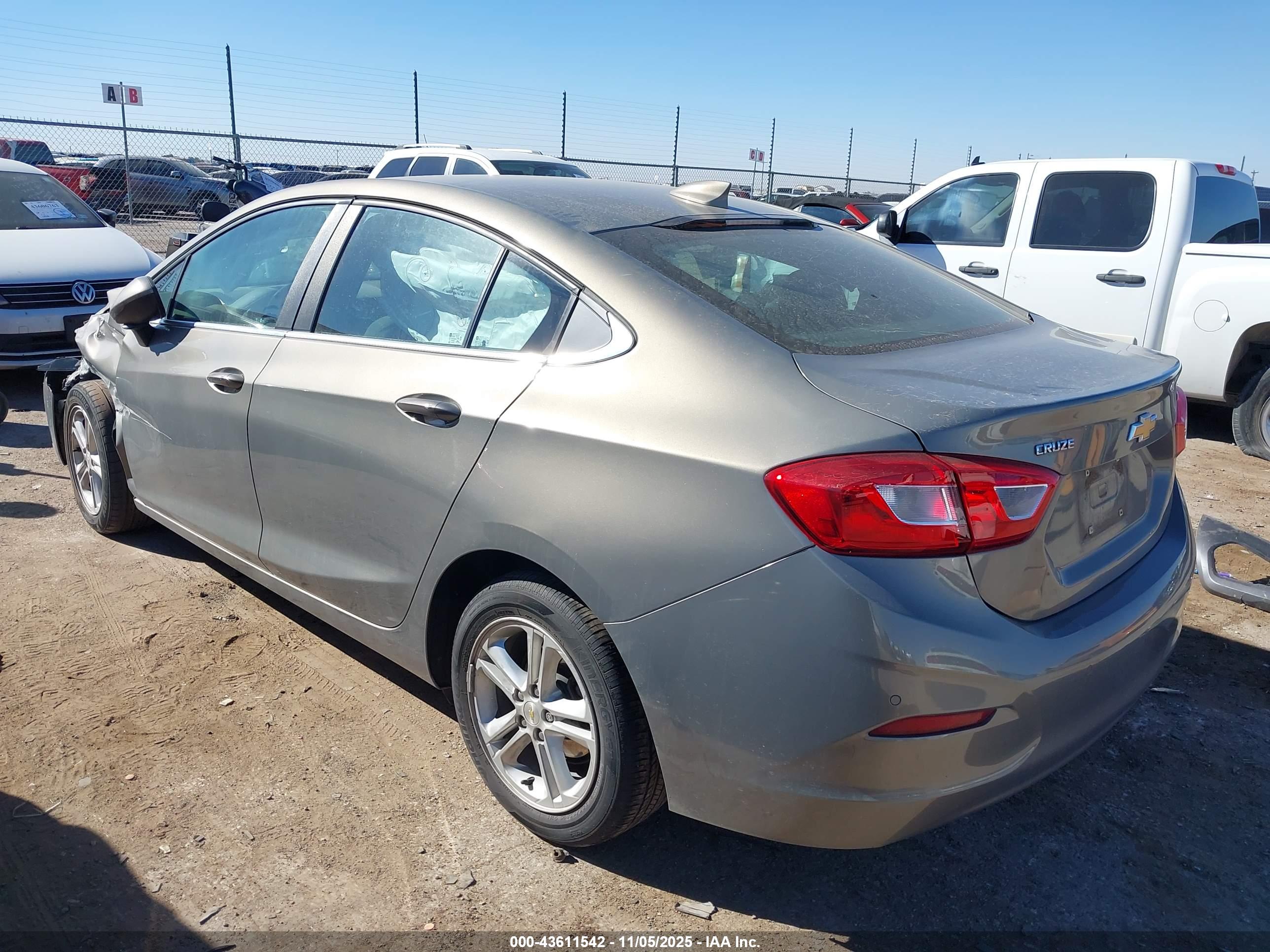 CHEVROLET CRUZE image 3