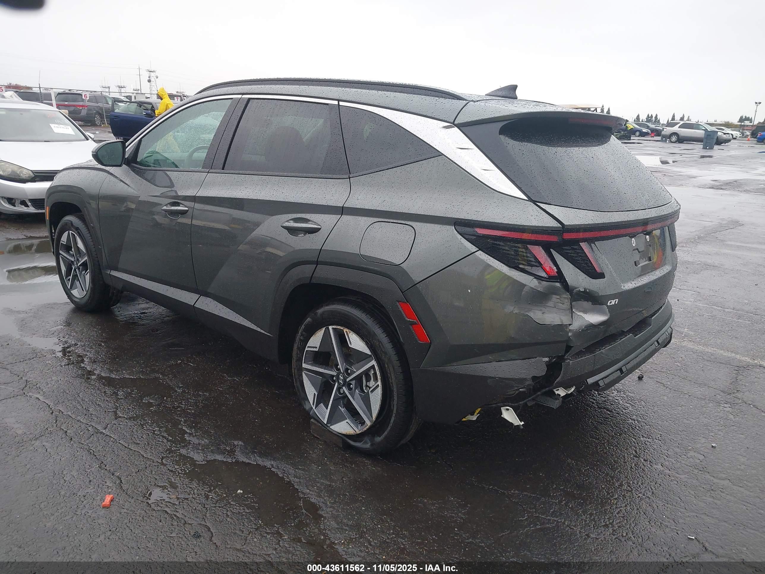 HYUNDAI TUCSON image 3