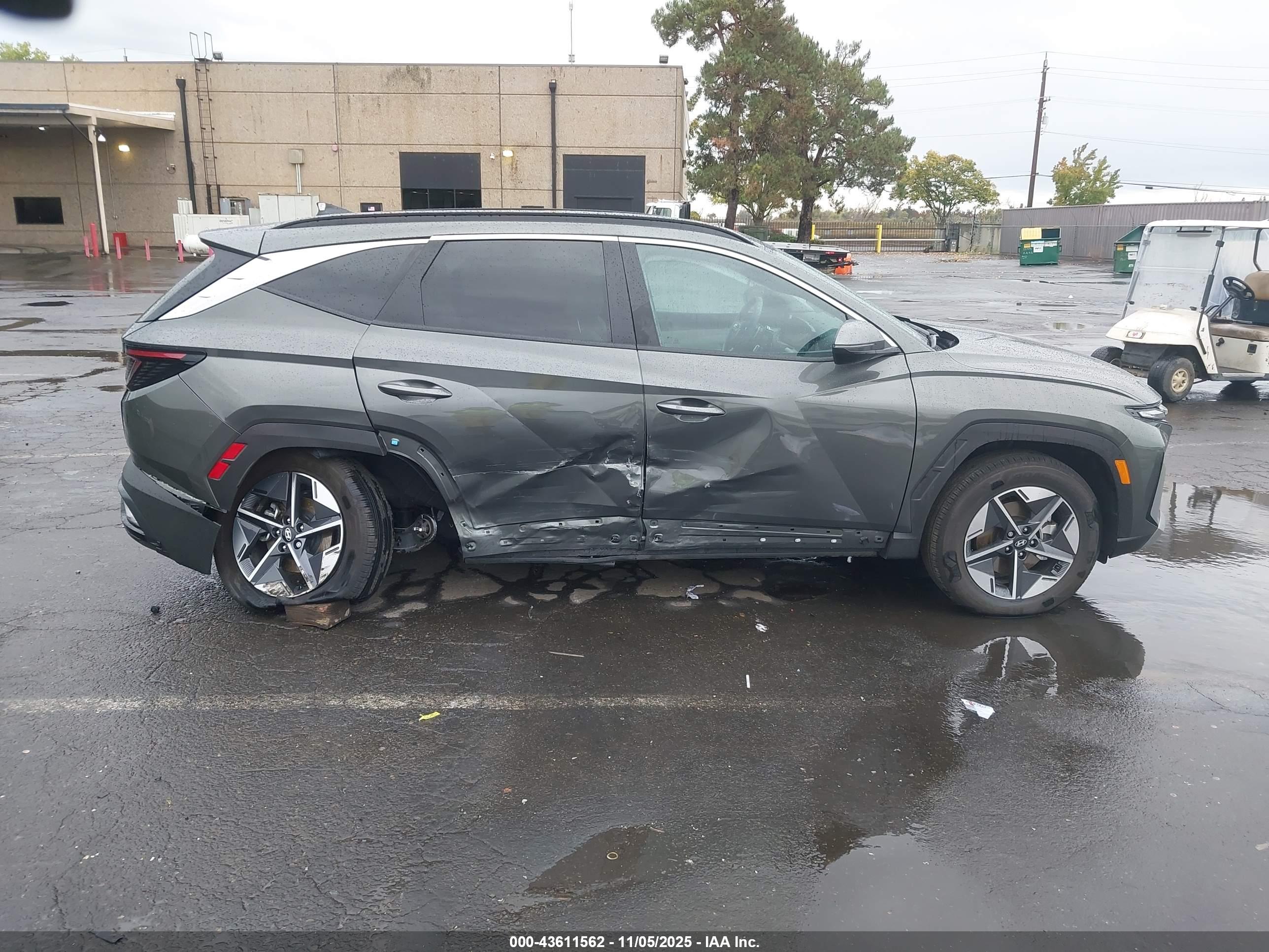 HYUNDAI TUCSON image 6