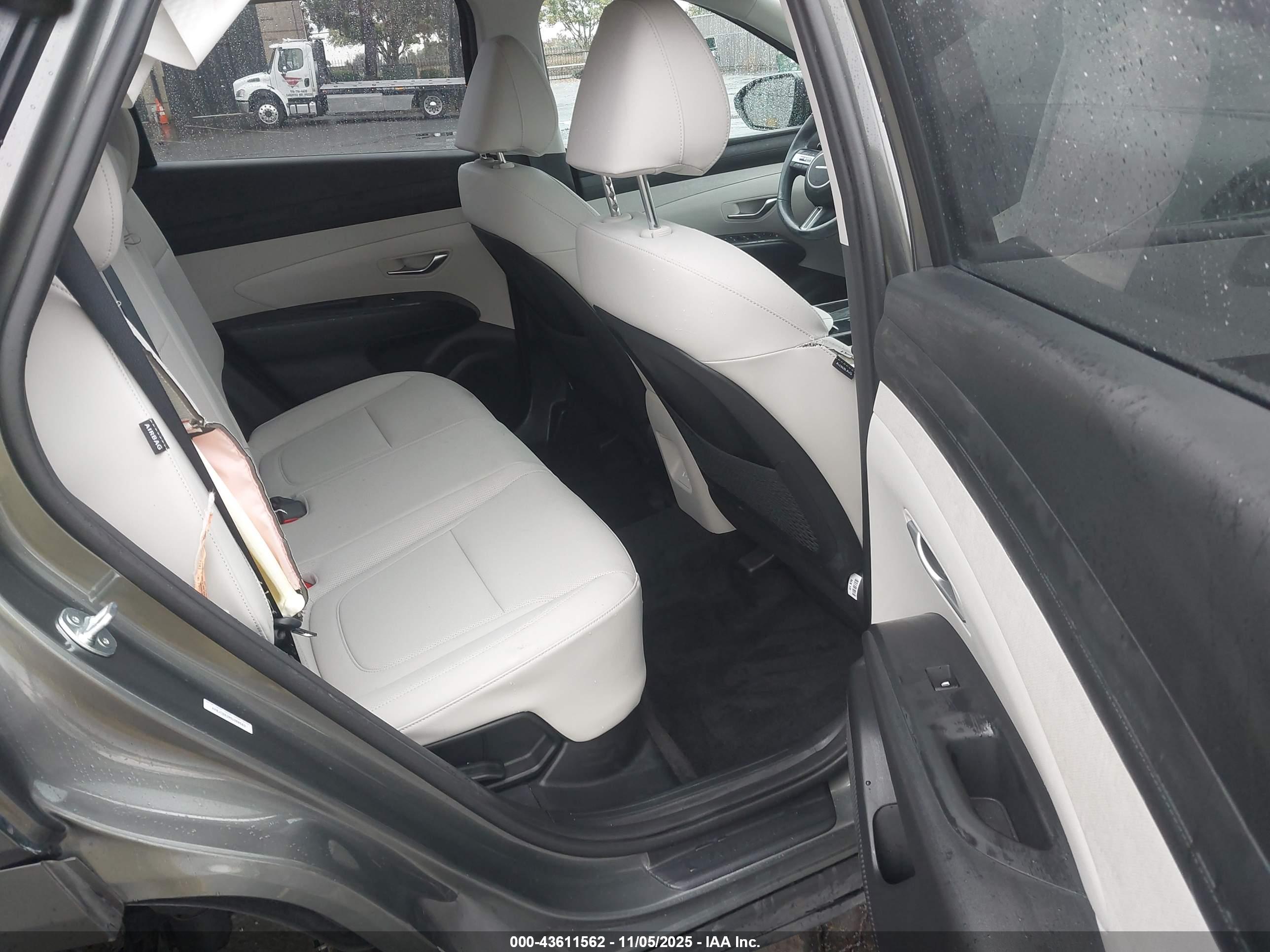 HYUNDAI TUCSON image 8