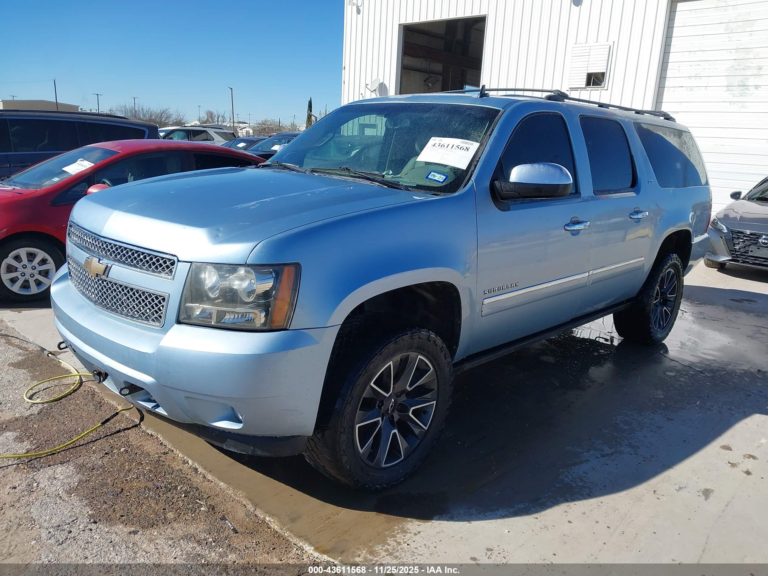 CHEVROLET SUBURBAN image 2