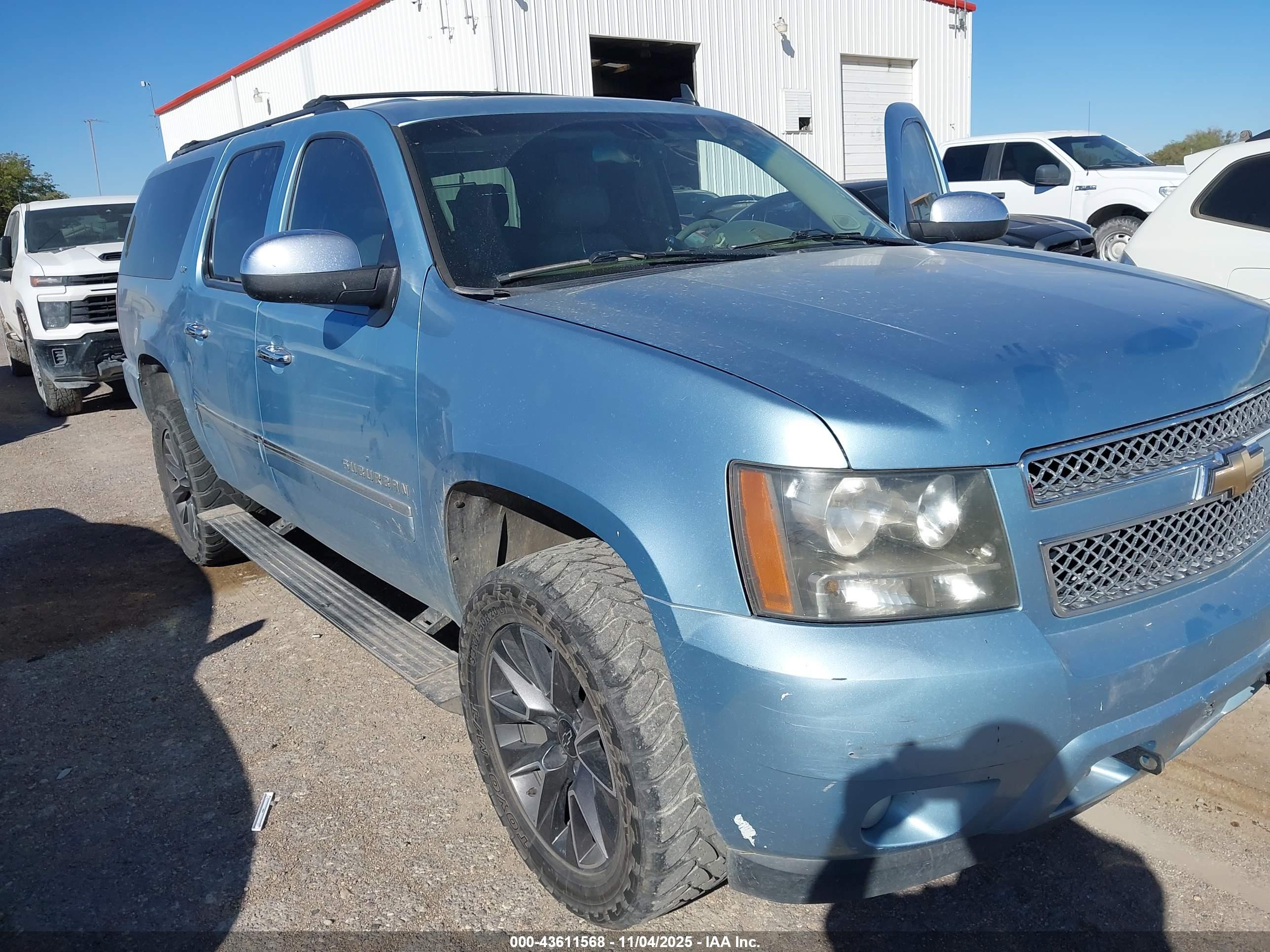 CHEVROLET SUBURBAN image 6