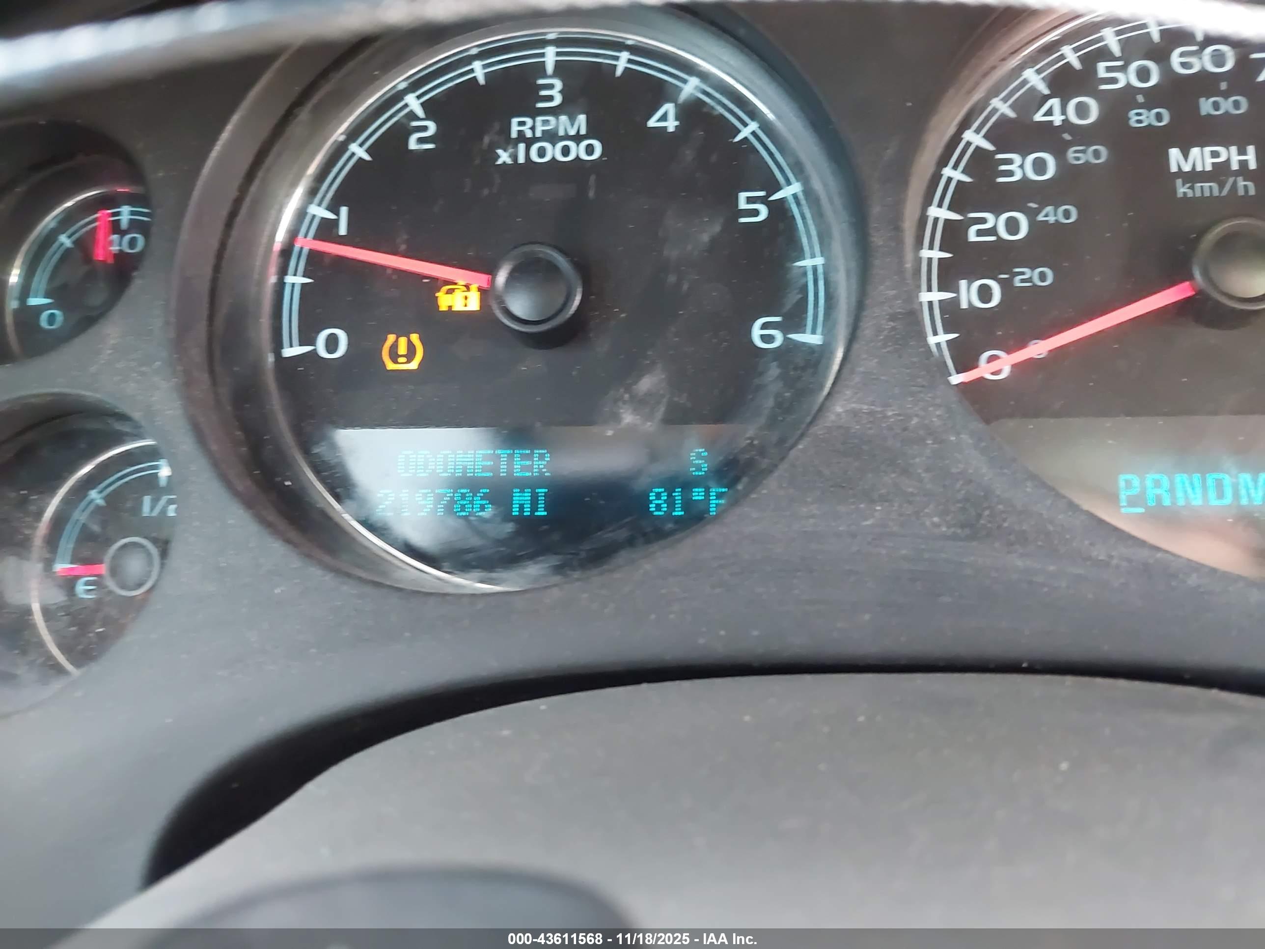 CHEVROLET SUBURBAN image 7