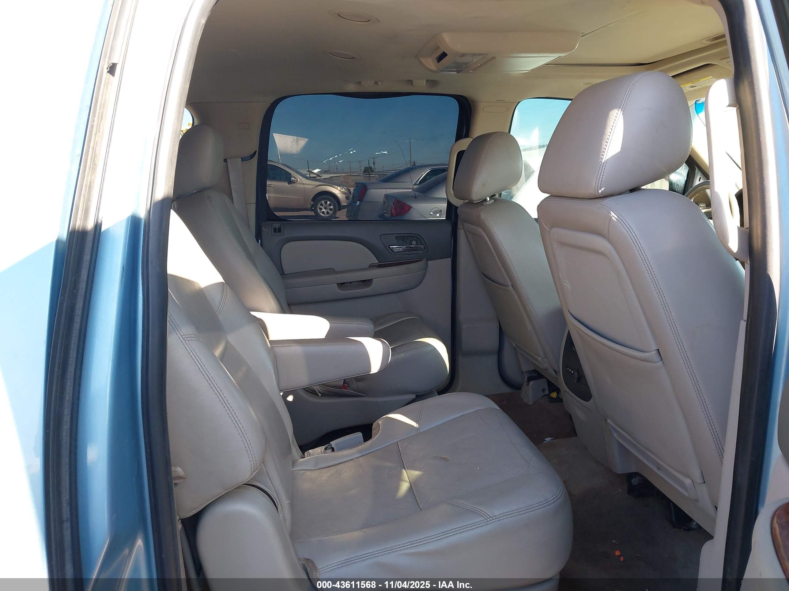 CHEVROLET SUBURBAN image 8