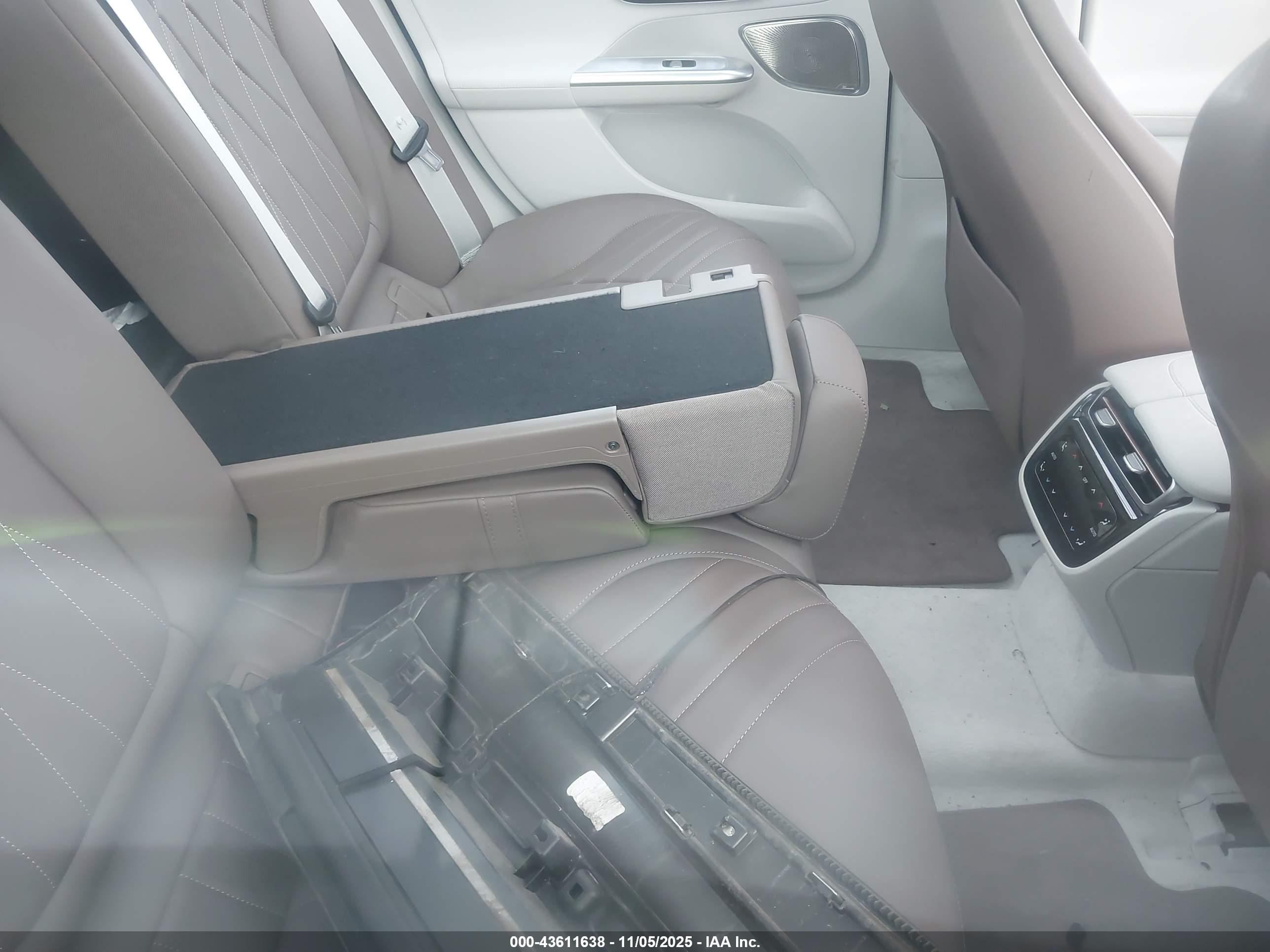 MERCEDES-BENZ EQE image 8