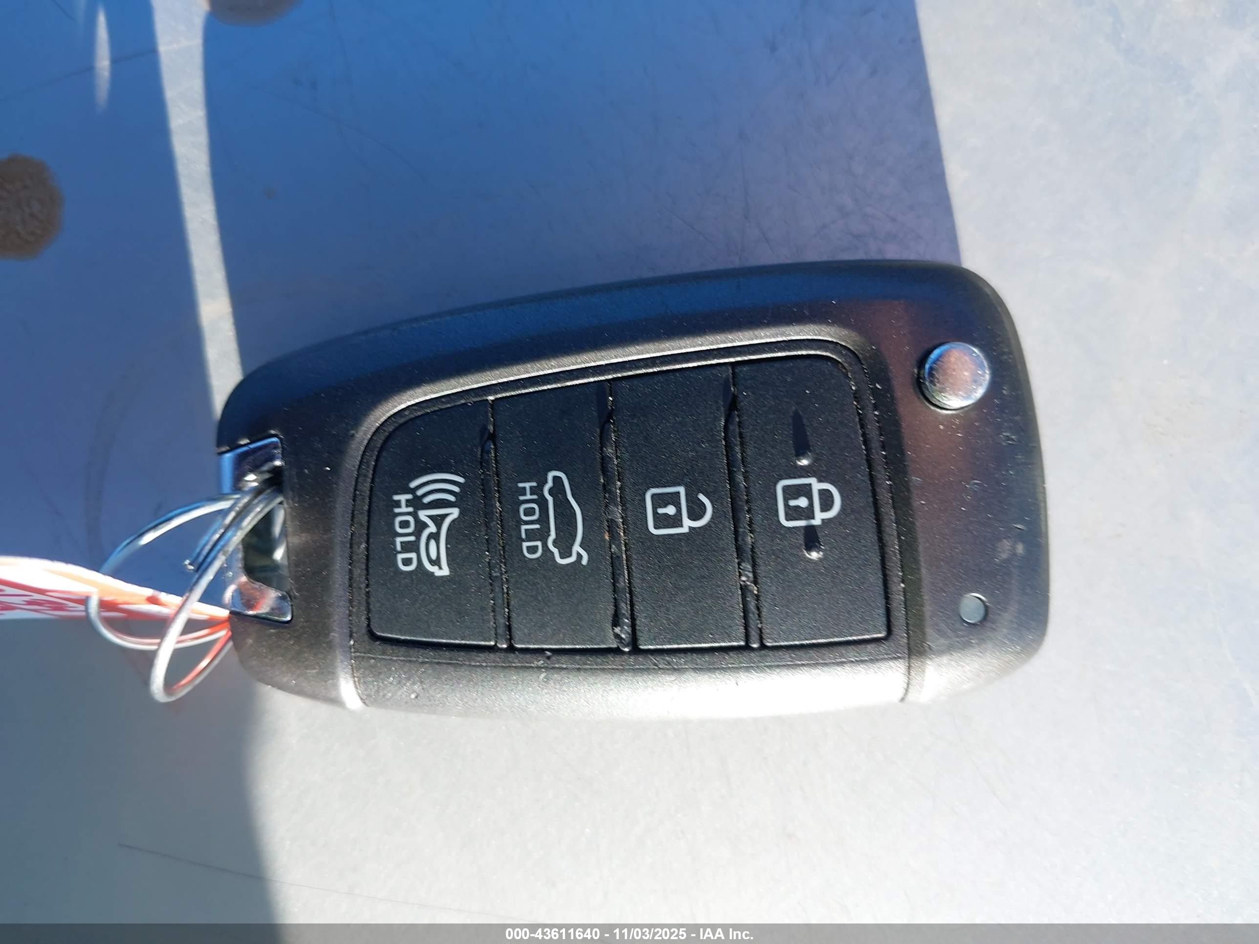 HYUNDAI ACCENT image 11