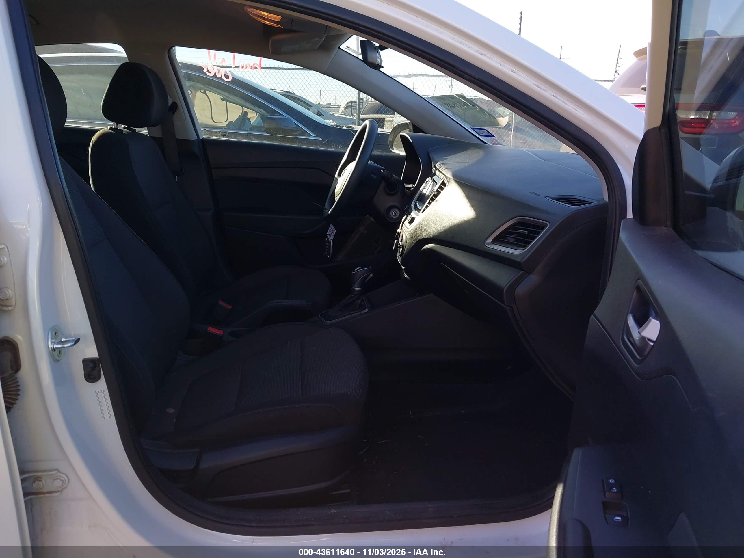 HYUNDAI ACCENT image 5