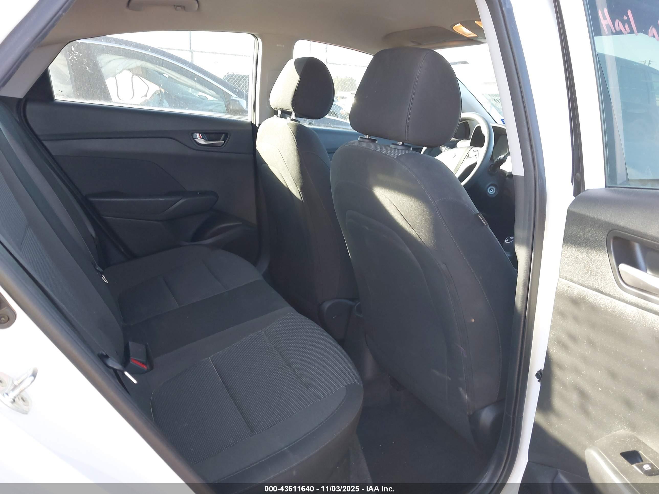 HYUNDAI ACCENT image 8