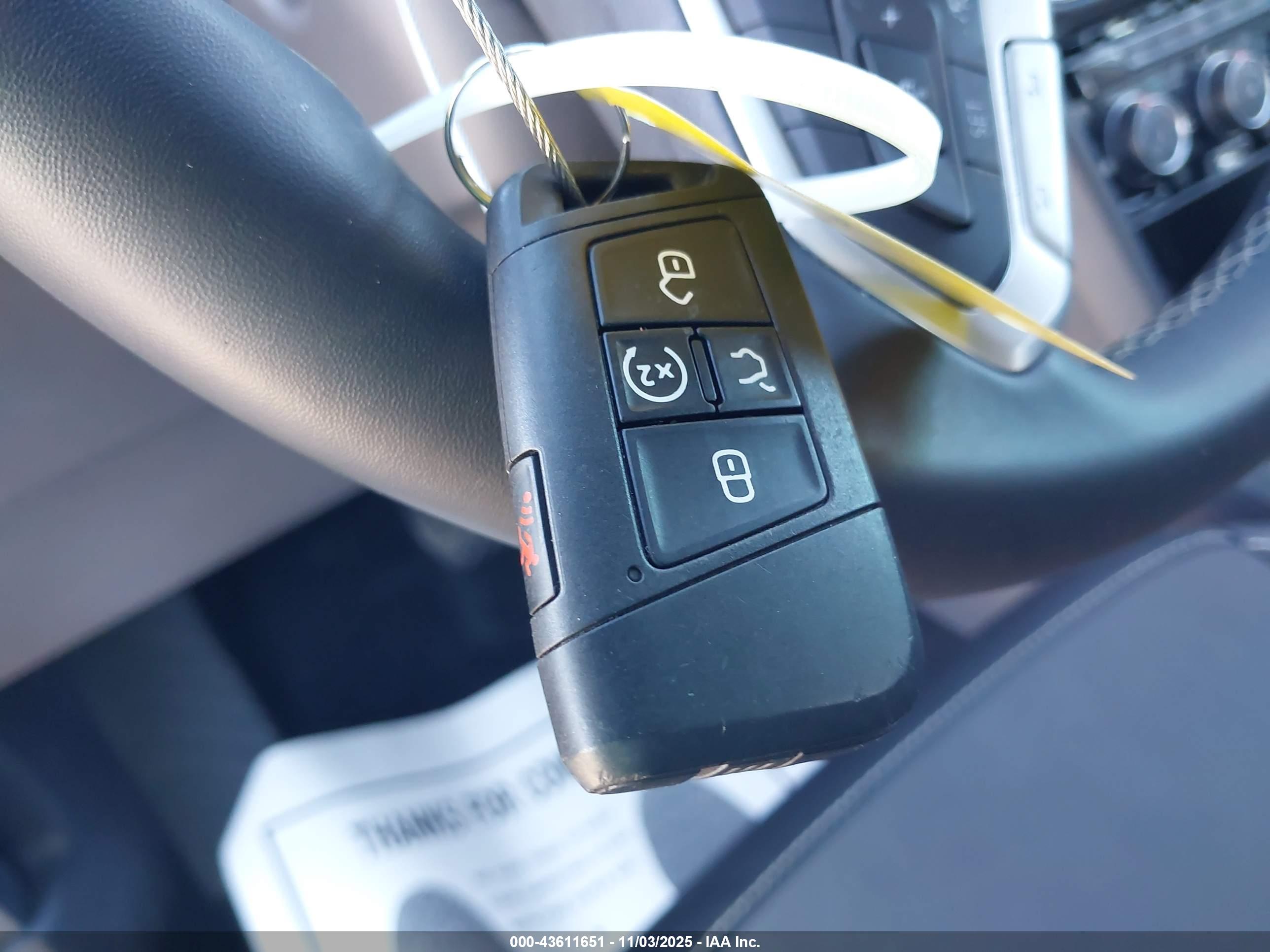VOLKSWAGEN TAOS image 11