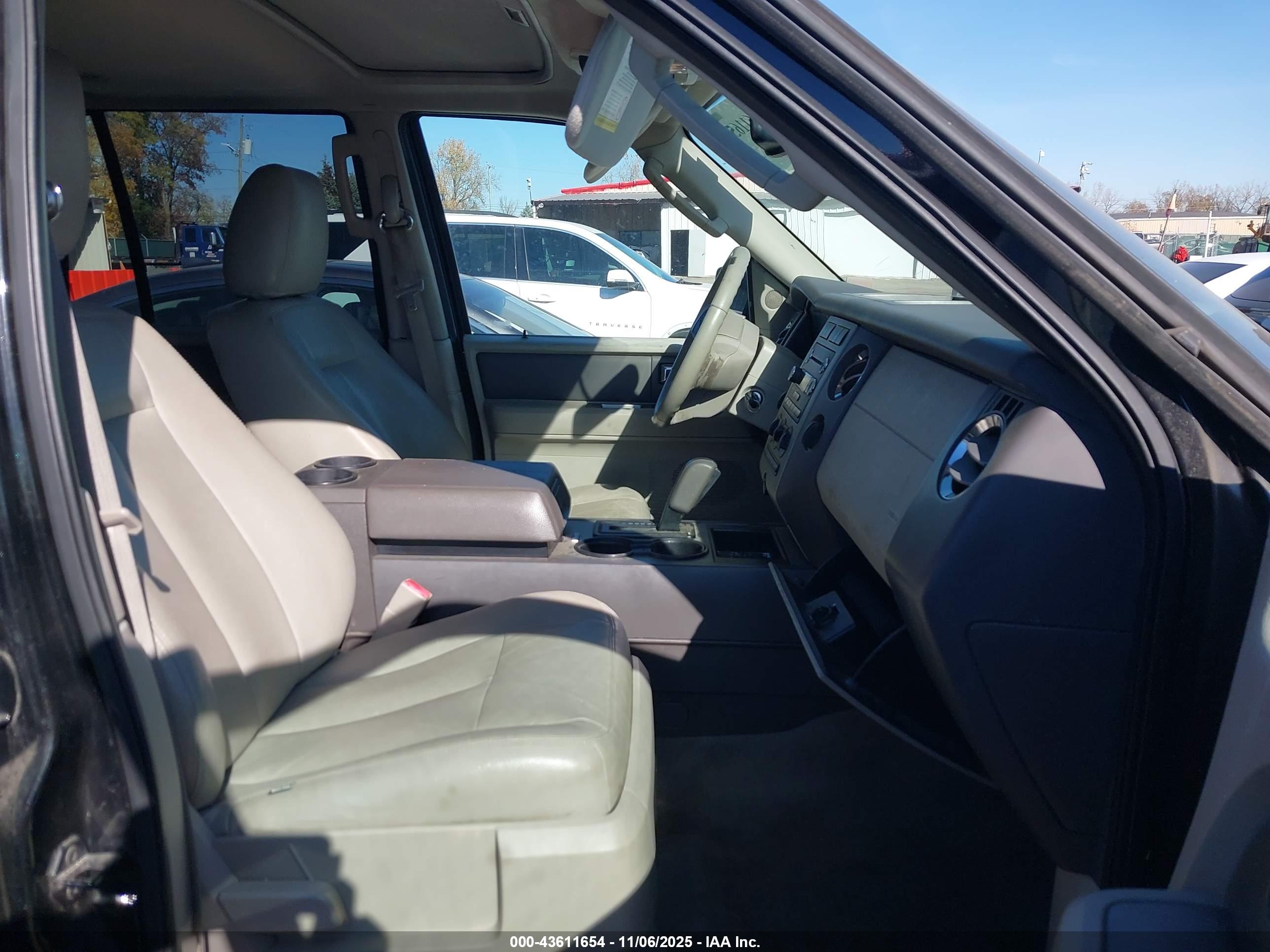 FORD EXPEDITION image 5