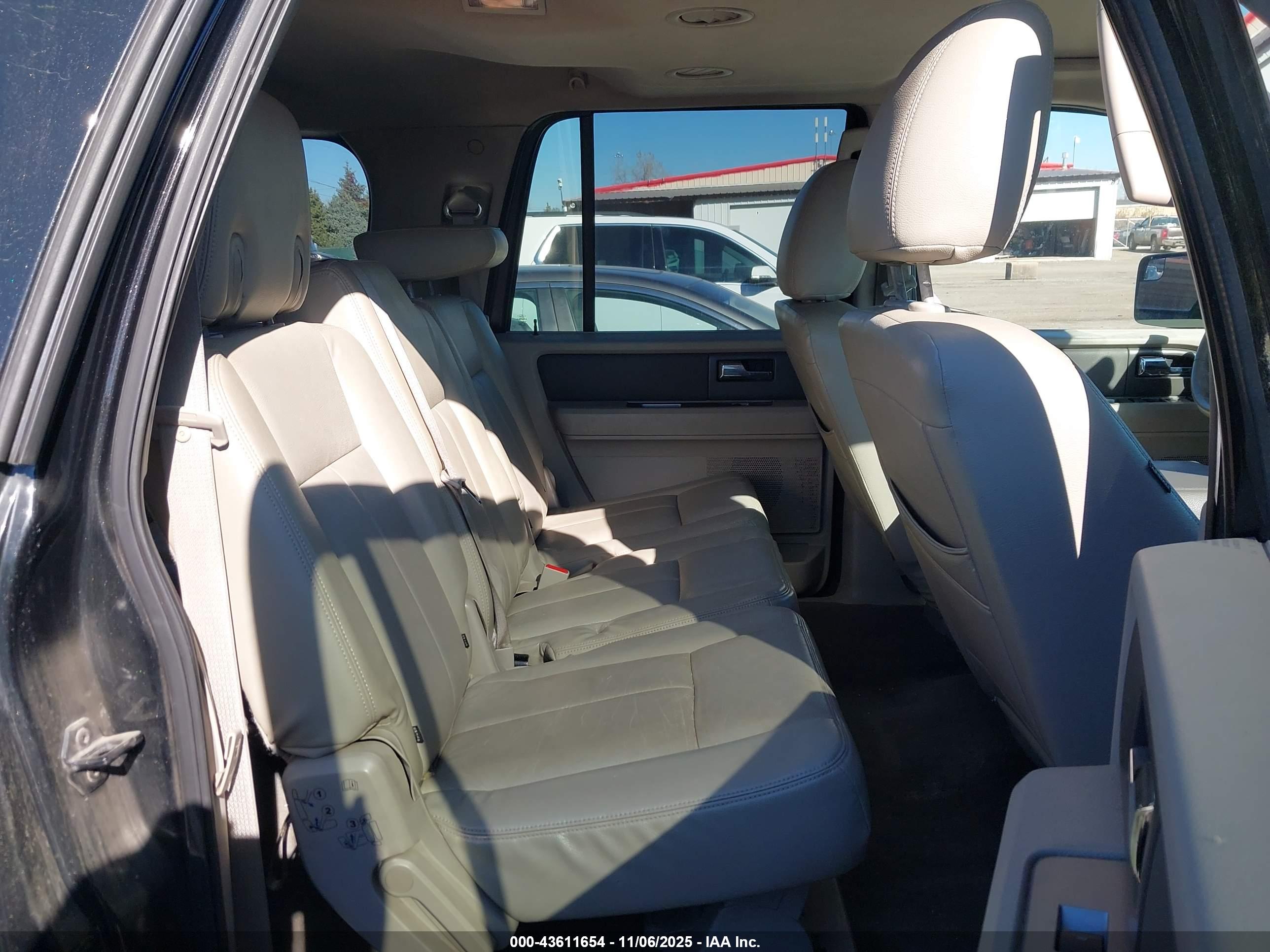 FORD EXPEDITION image 8