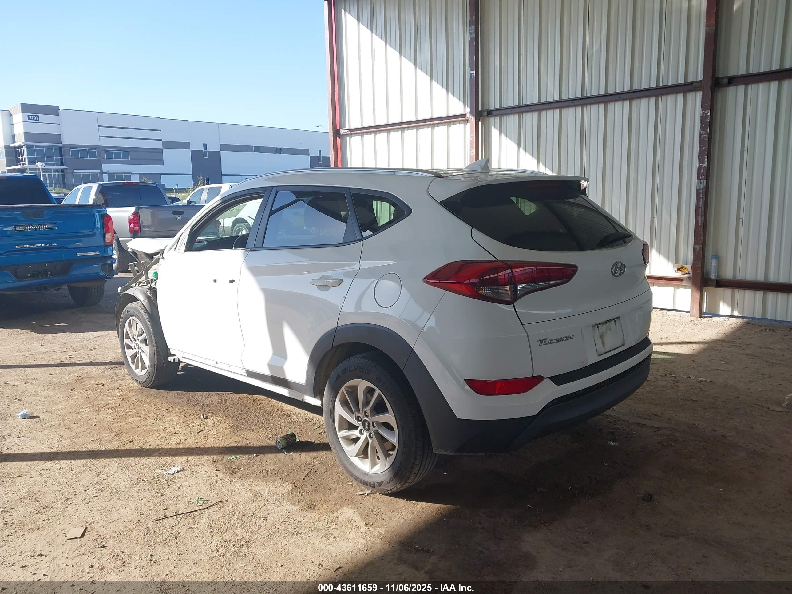 HYUNDAI TUCSON image 3