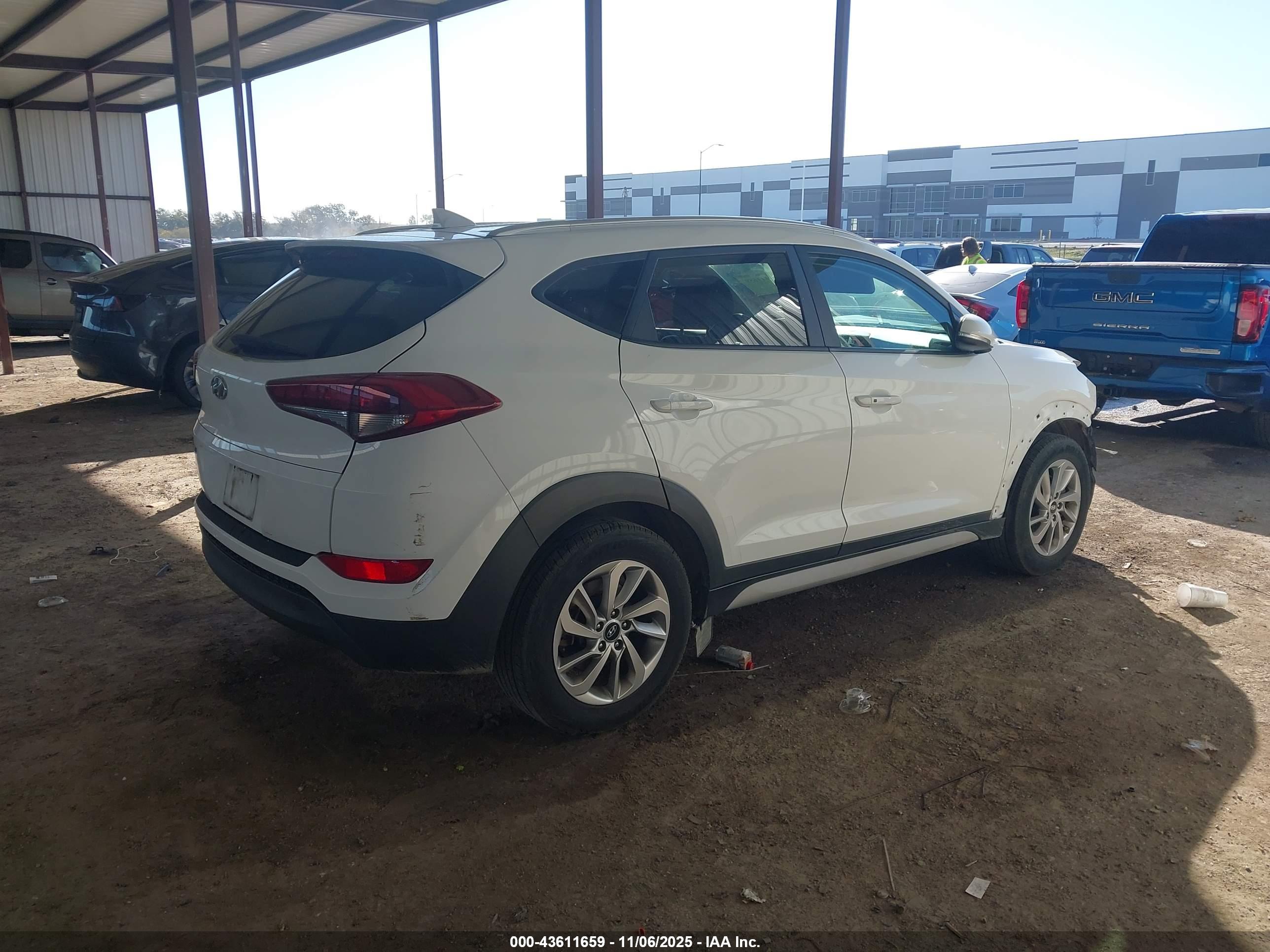 HYUNDAI TUCSON image 4