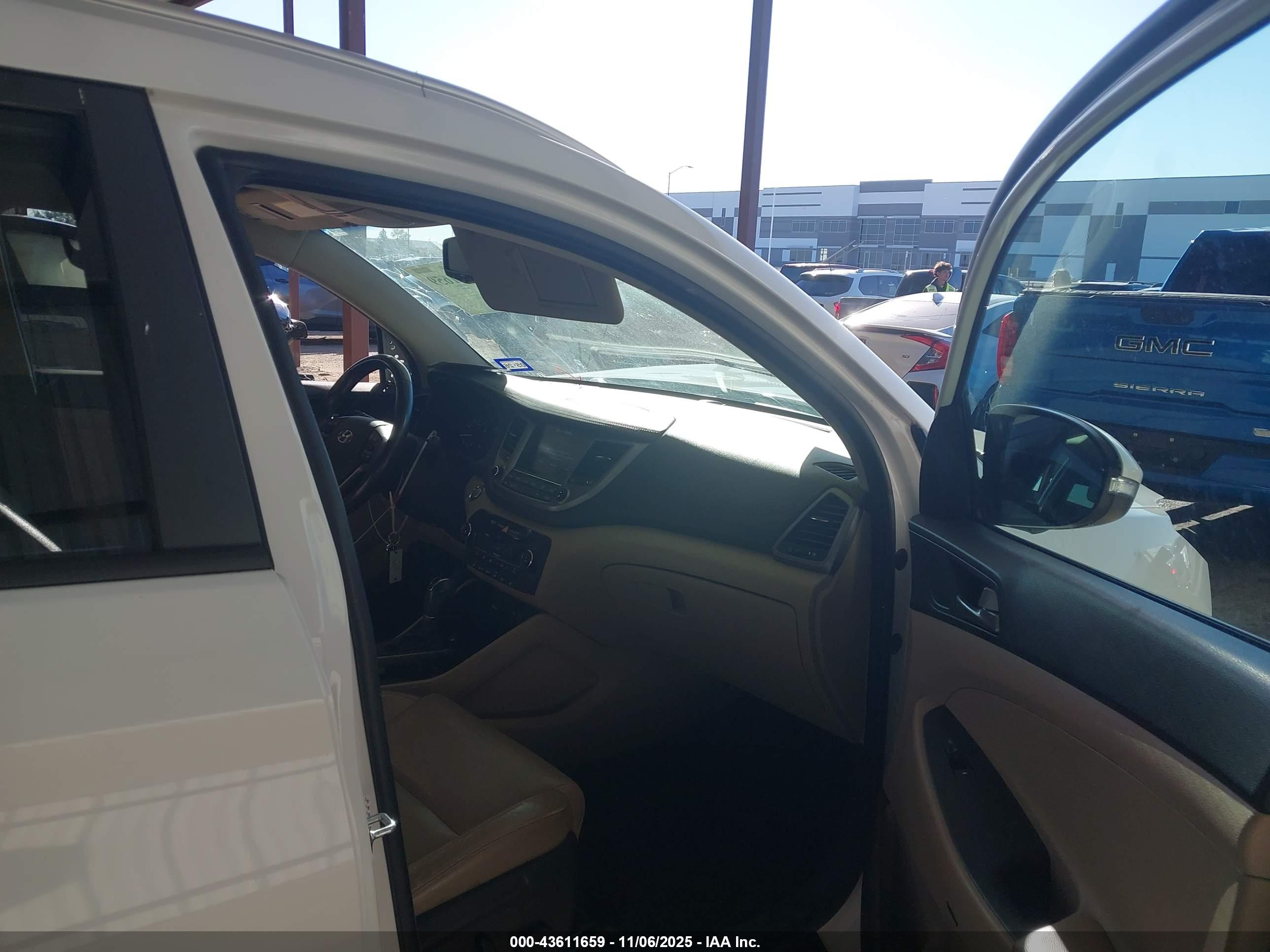 HYUNDAI TUCSON image 5