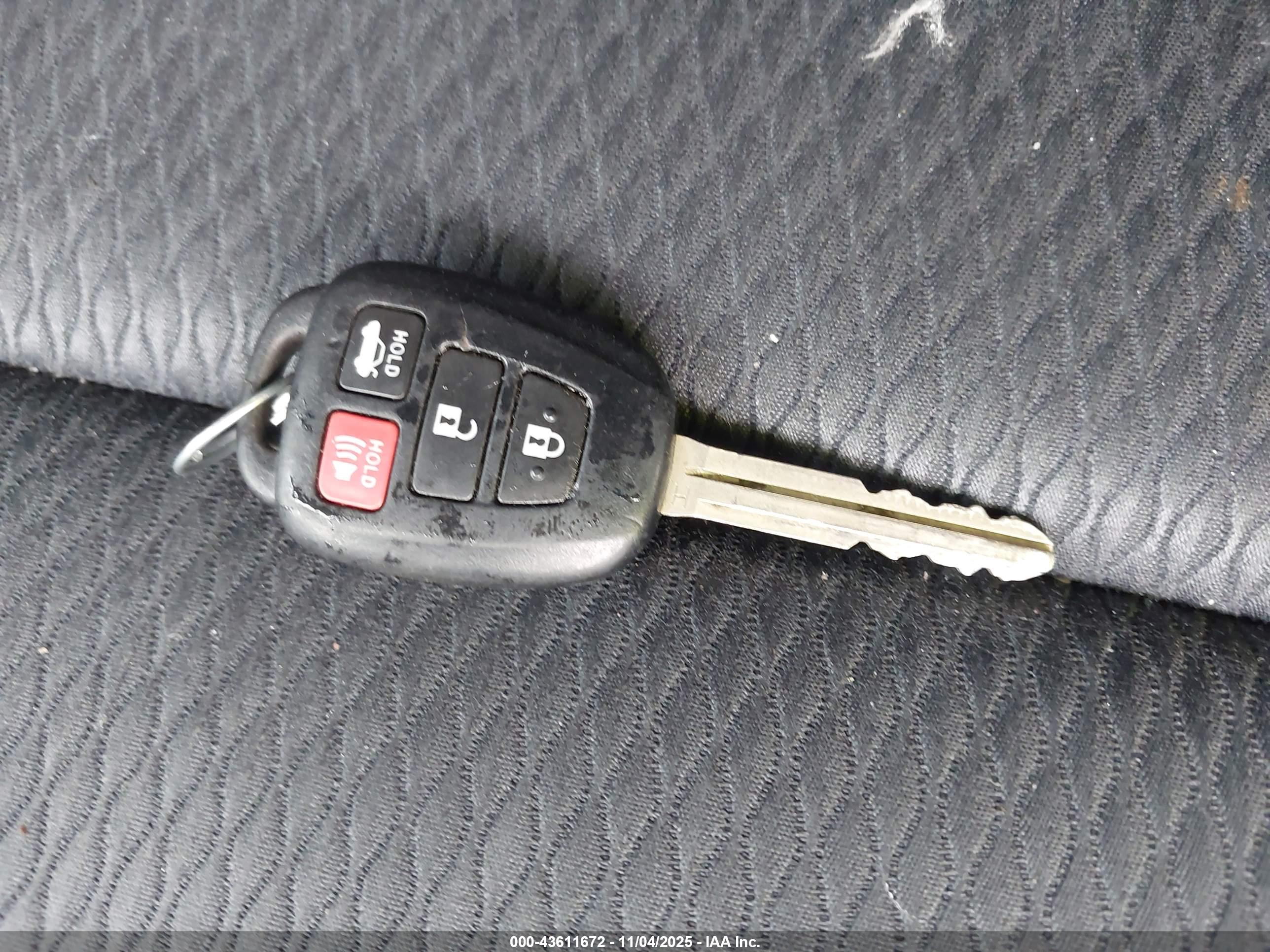TOYOTA COROLLA image 11