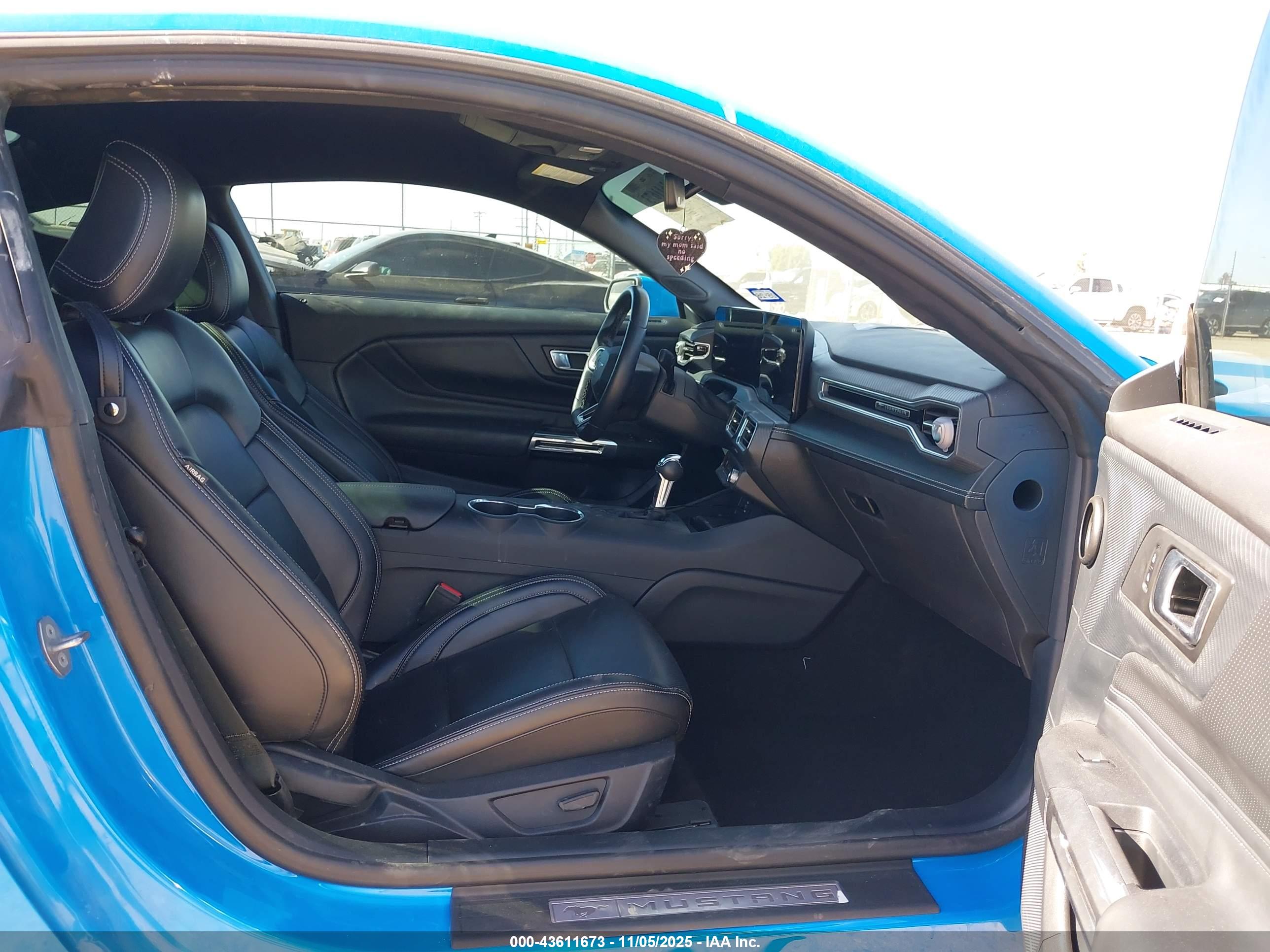 FORD MUSTANG image 5