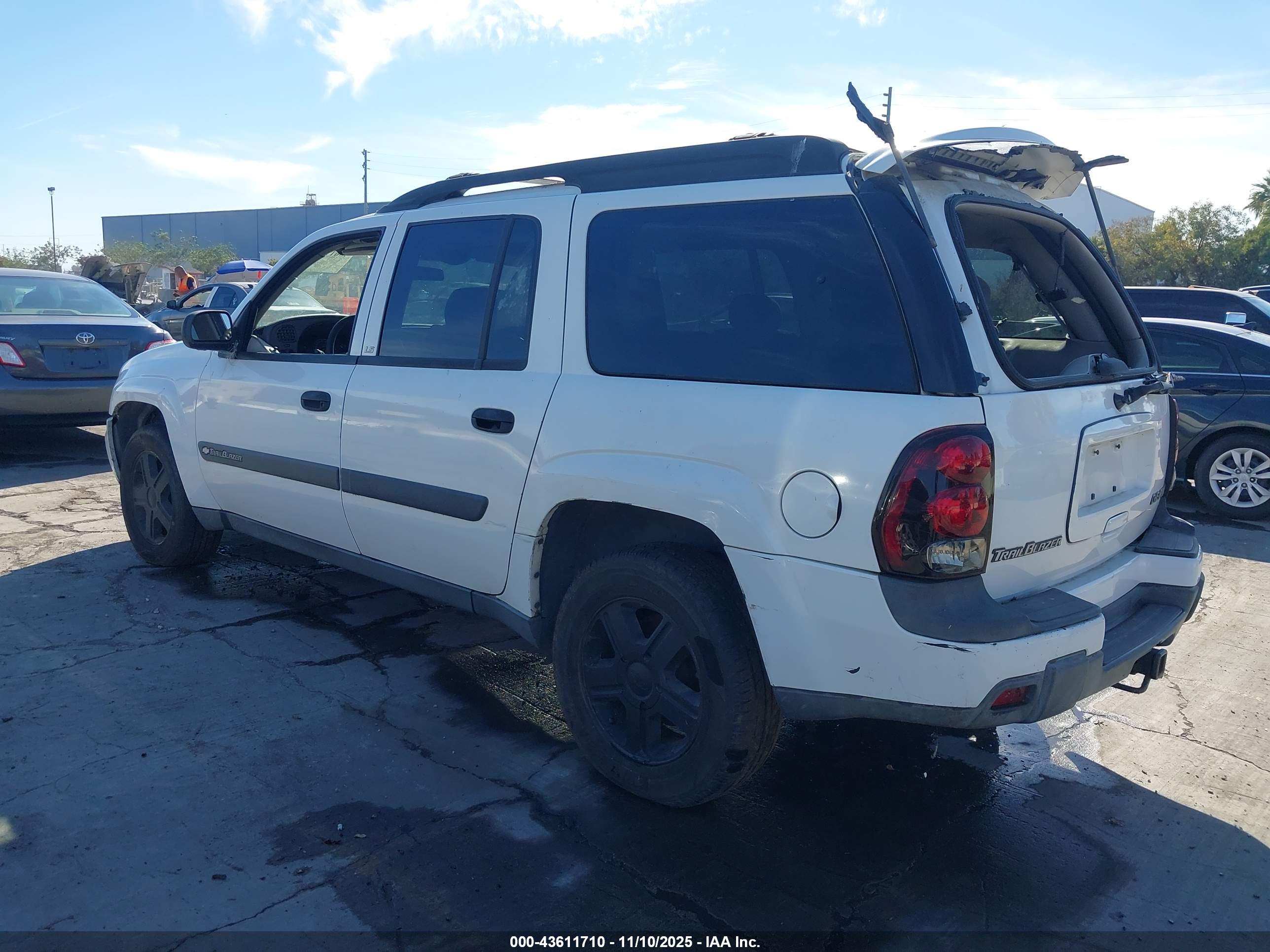 CHEVROLET TRAILBLAZER image 3