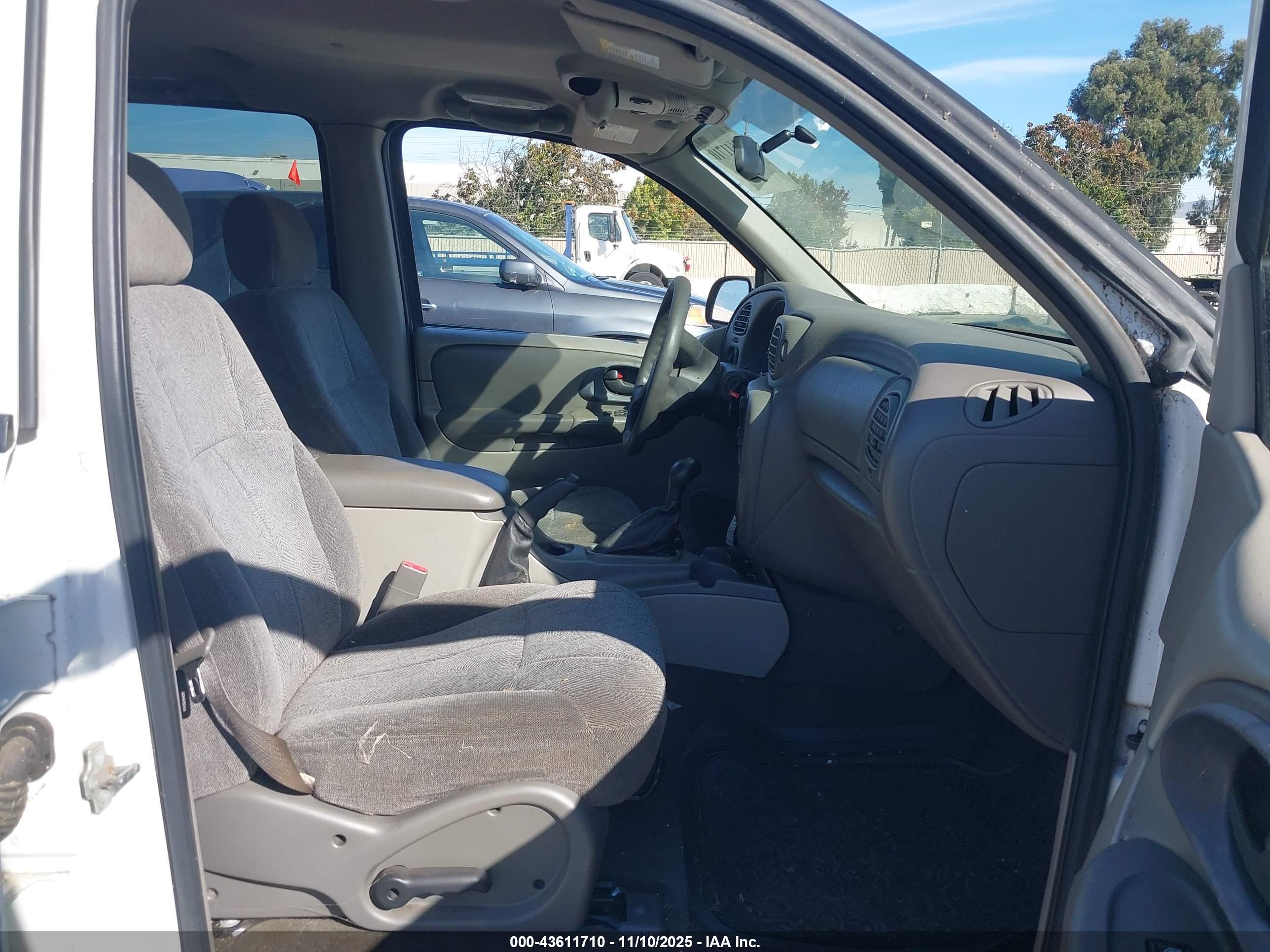 CHEVROLET TRAILBLAZER image 5