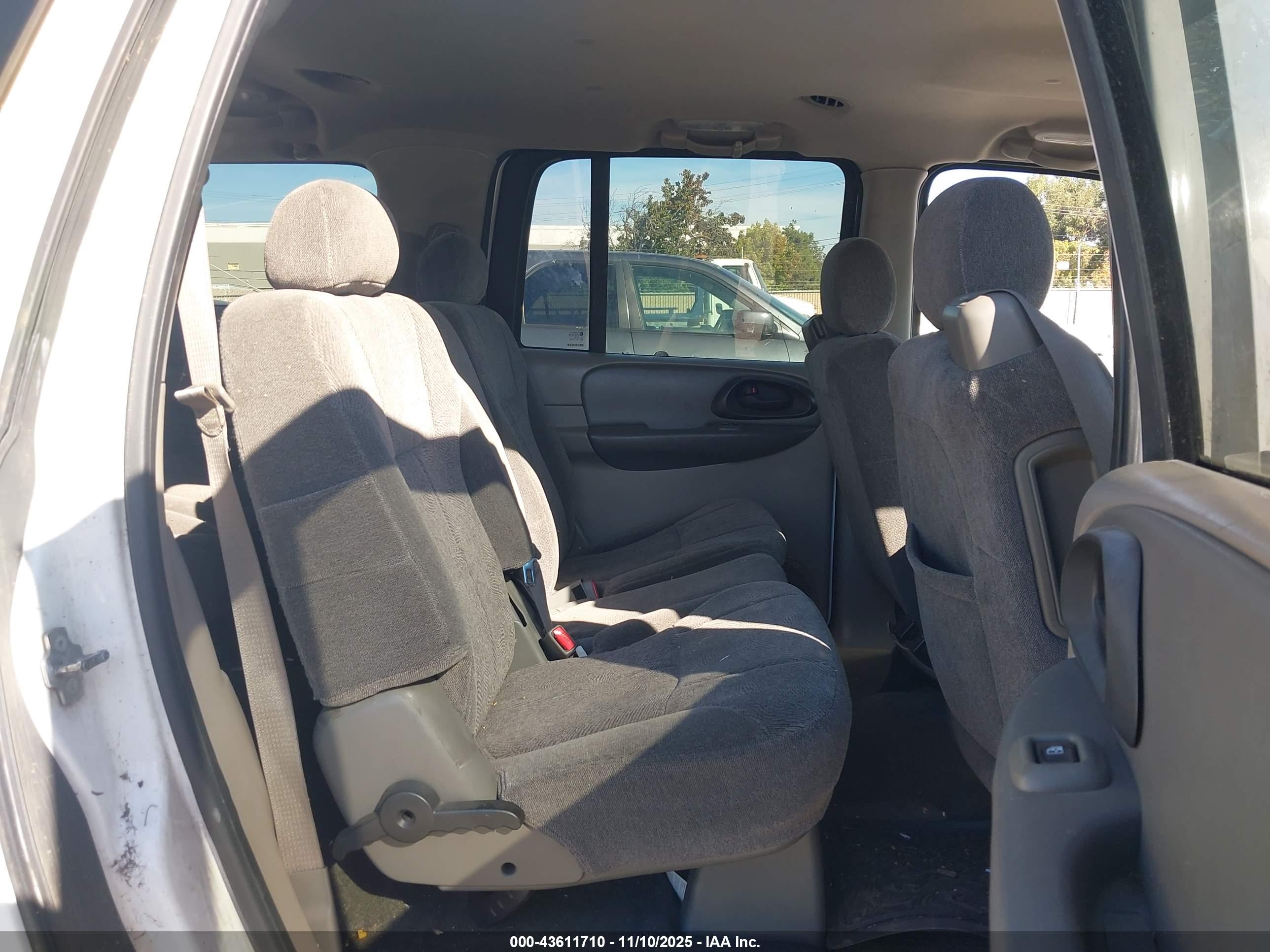 CHEVROLET TRAILBLAZER image 8
