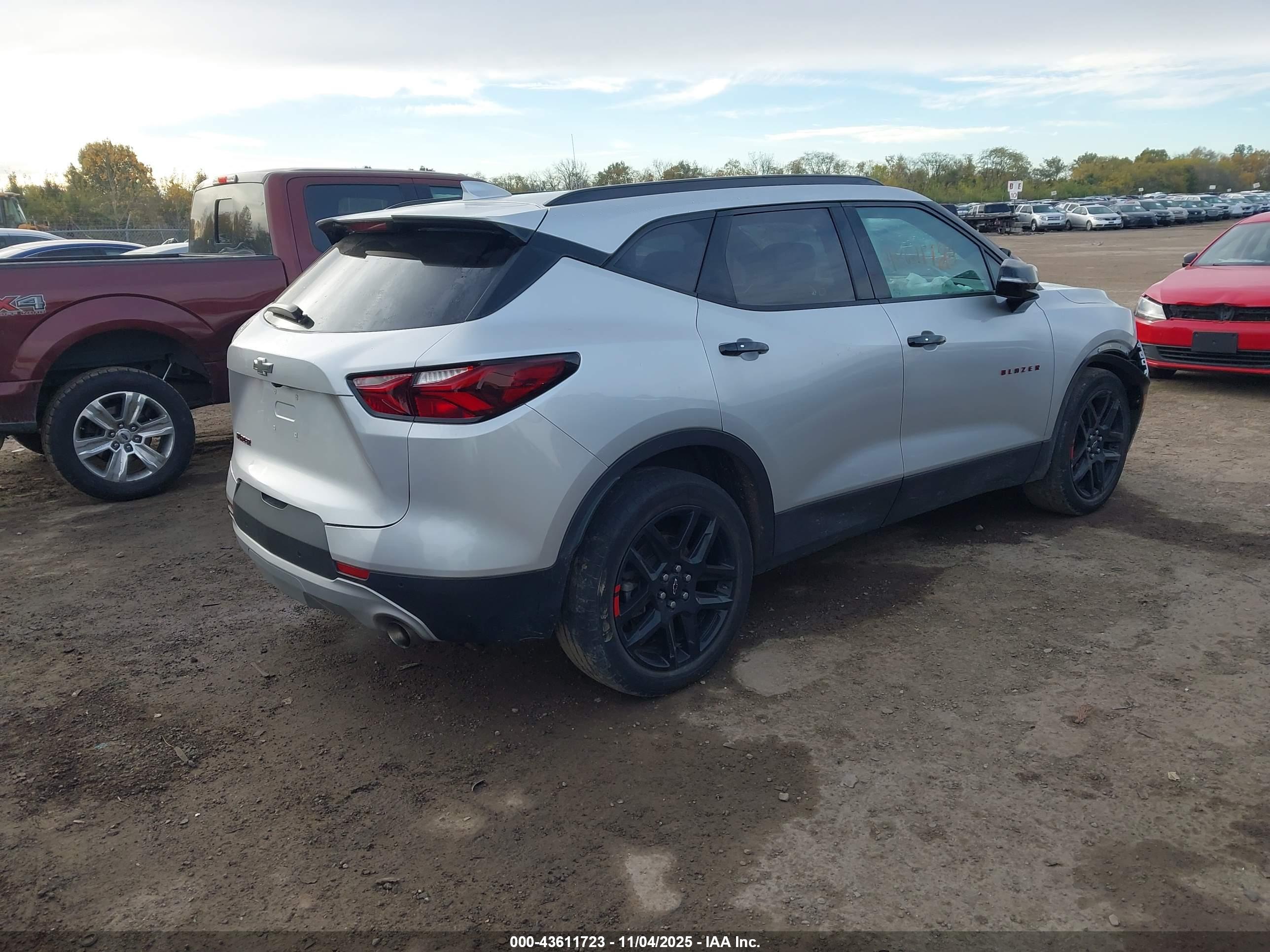 CHEVROLET BLAZER image 4