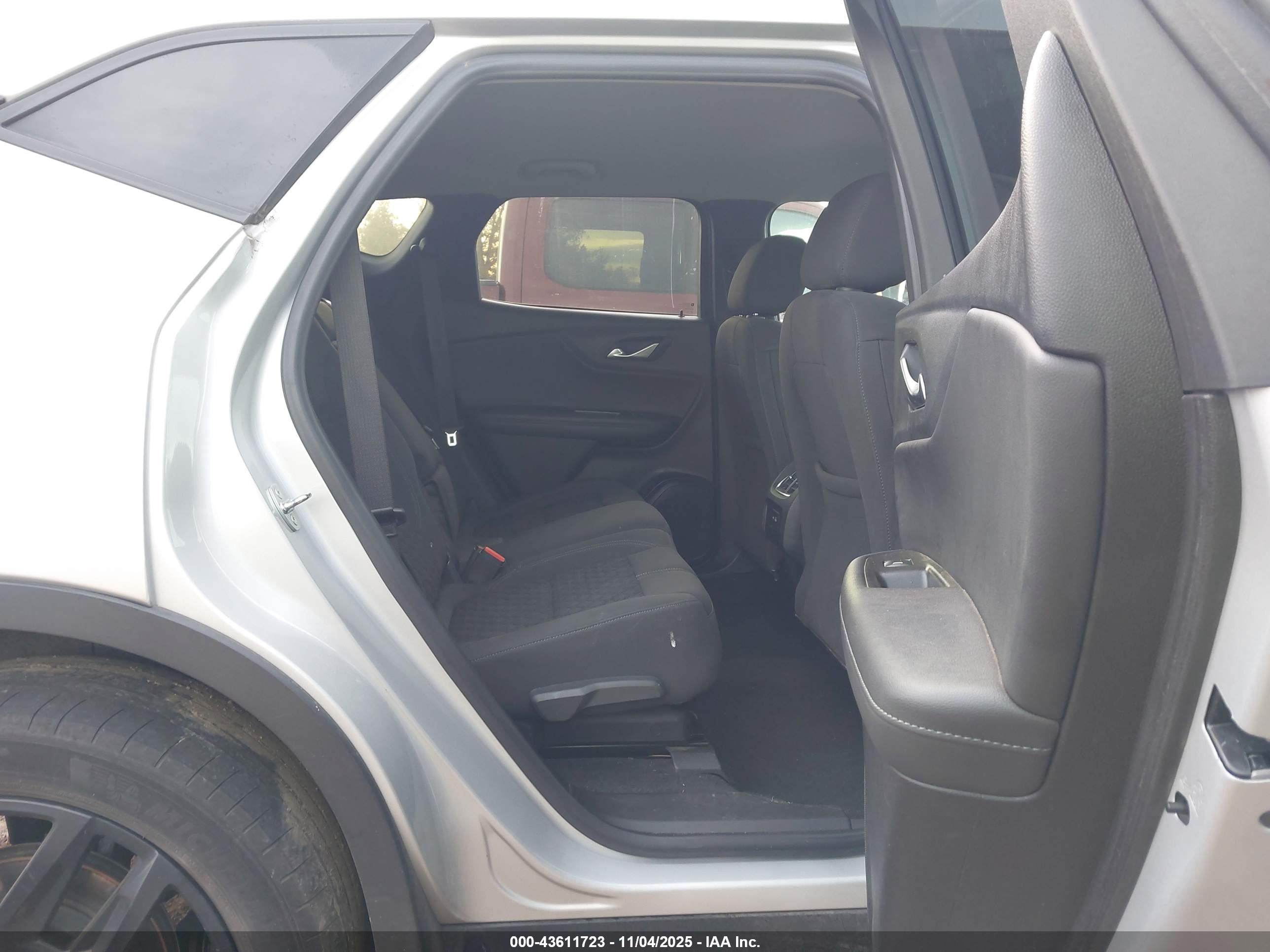 CHEVROLET BLAZER image 8