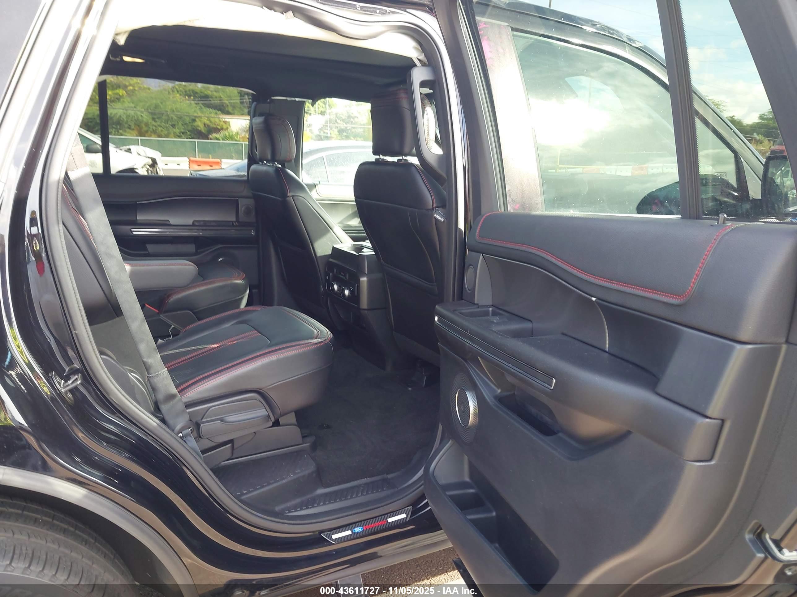 FORD EXPEDITION image 8