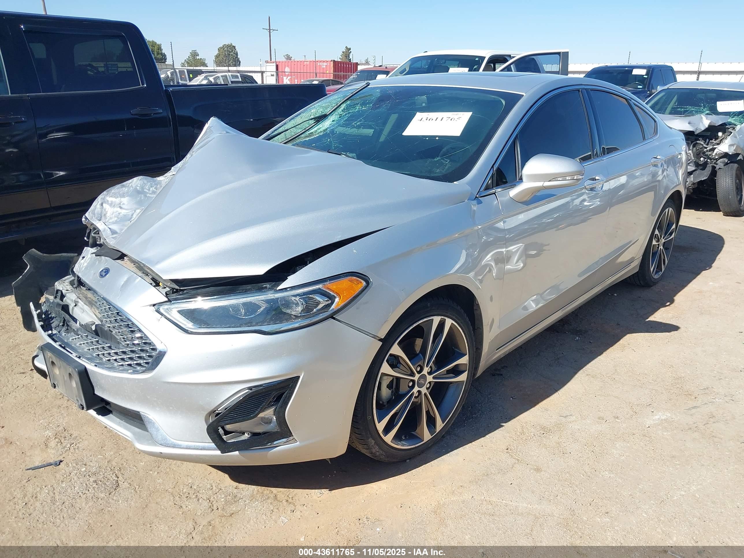 FORD FUSION image 2