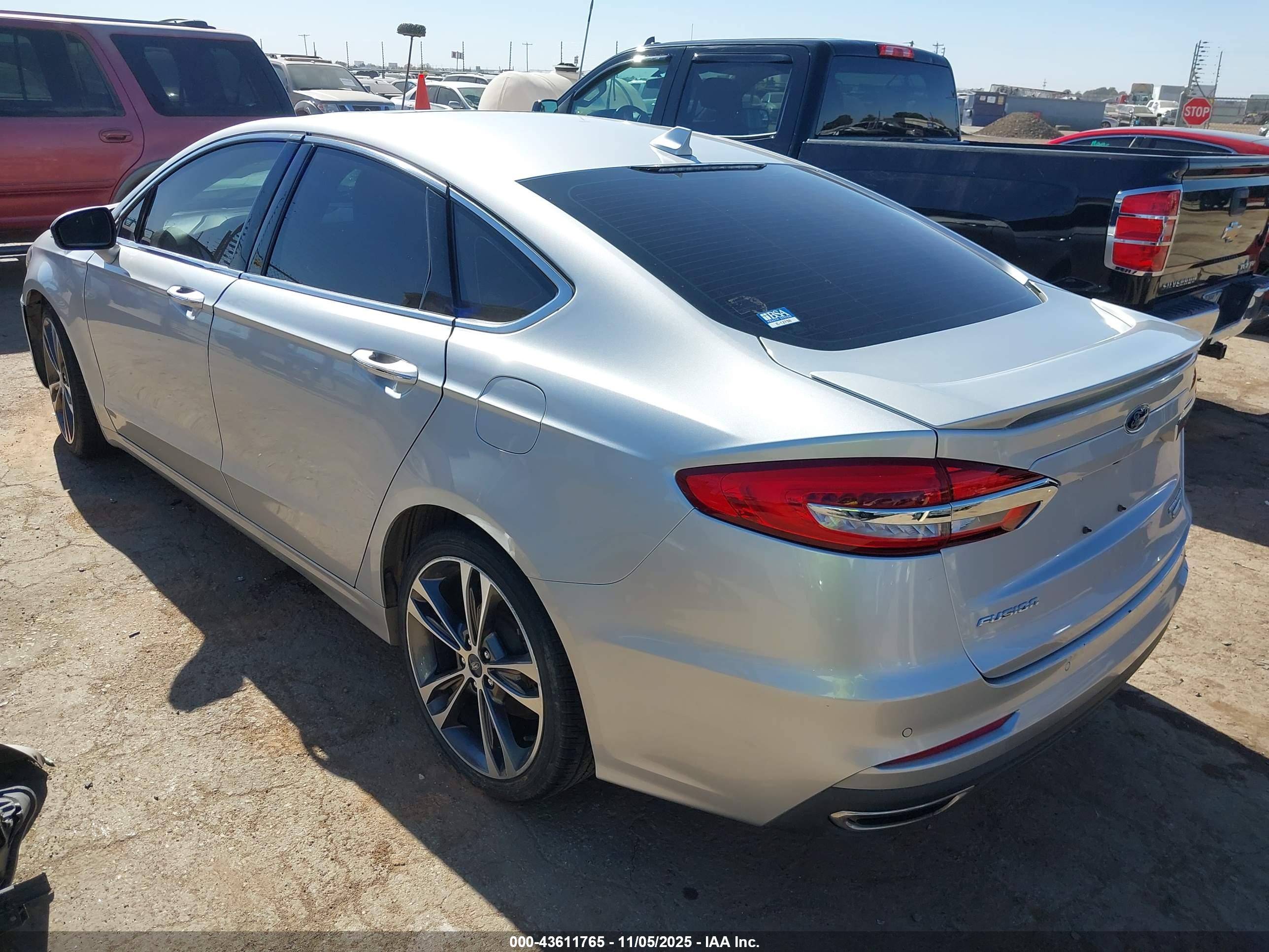 FORD FUSION image 3