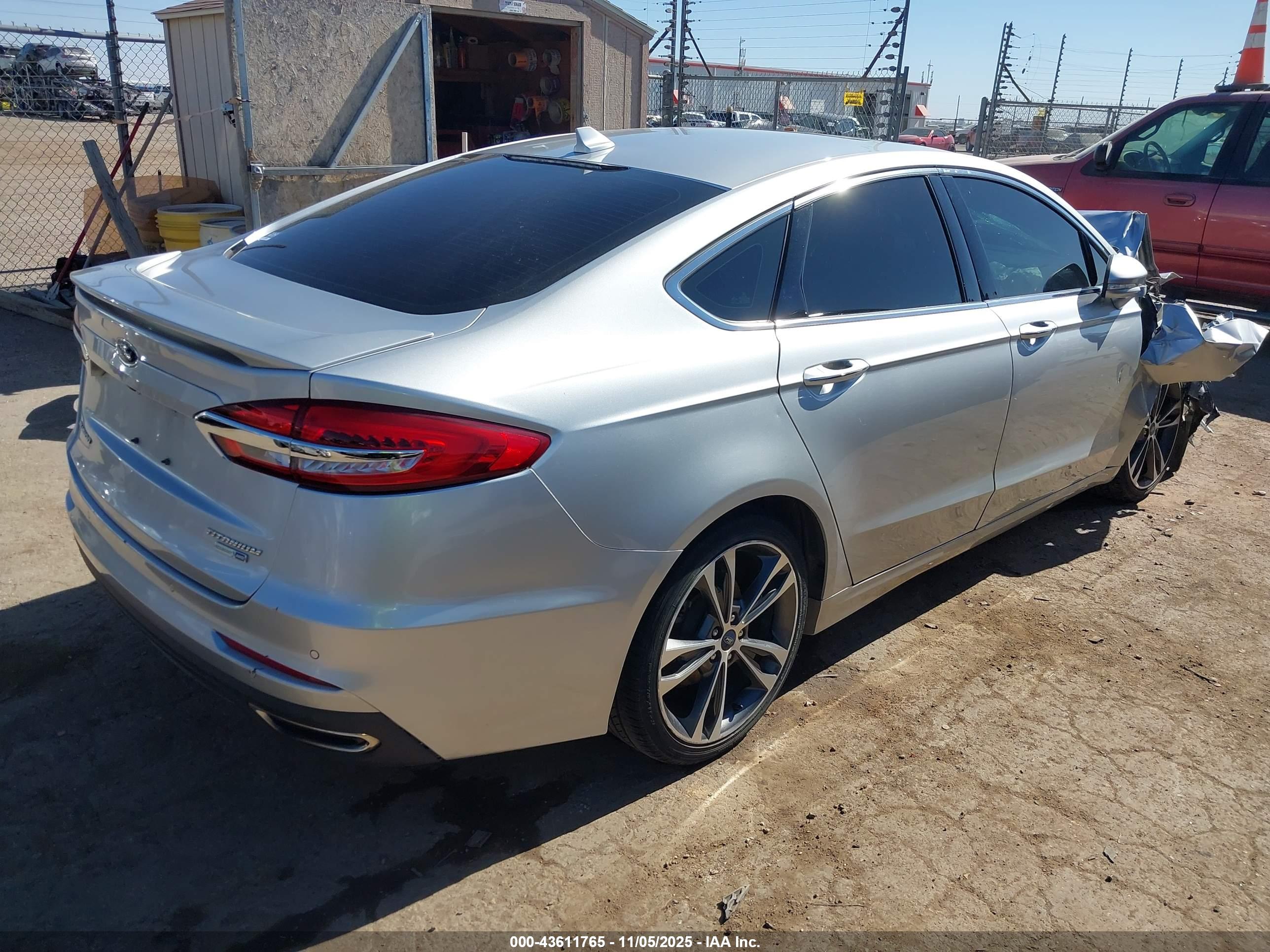 FORD FUSION image 4