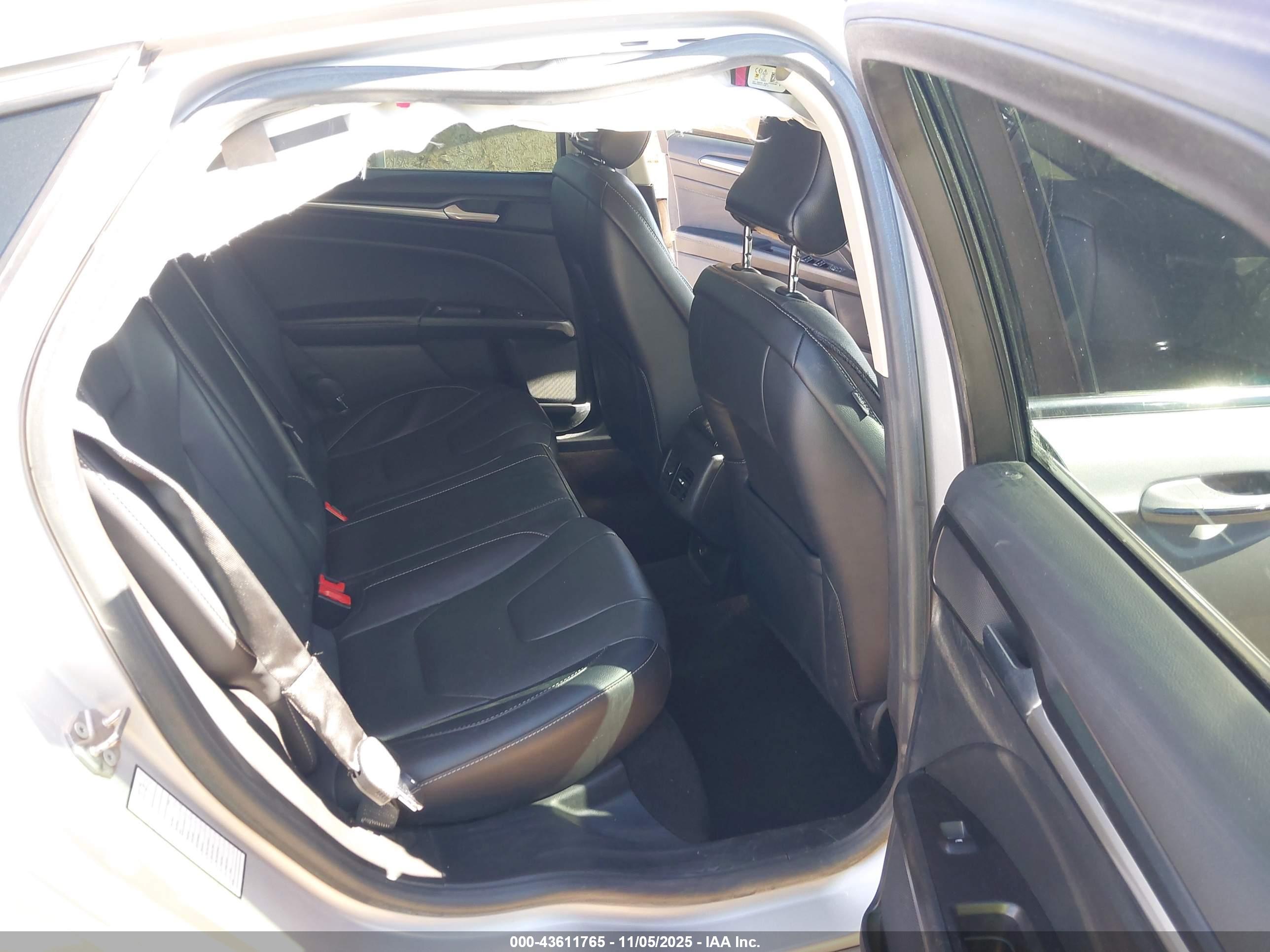 FORD FUSION image 8