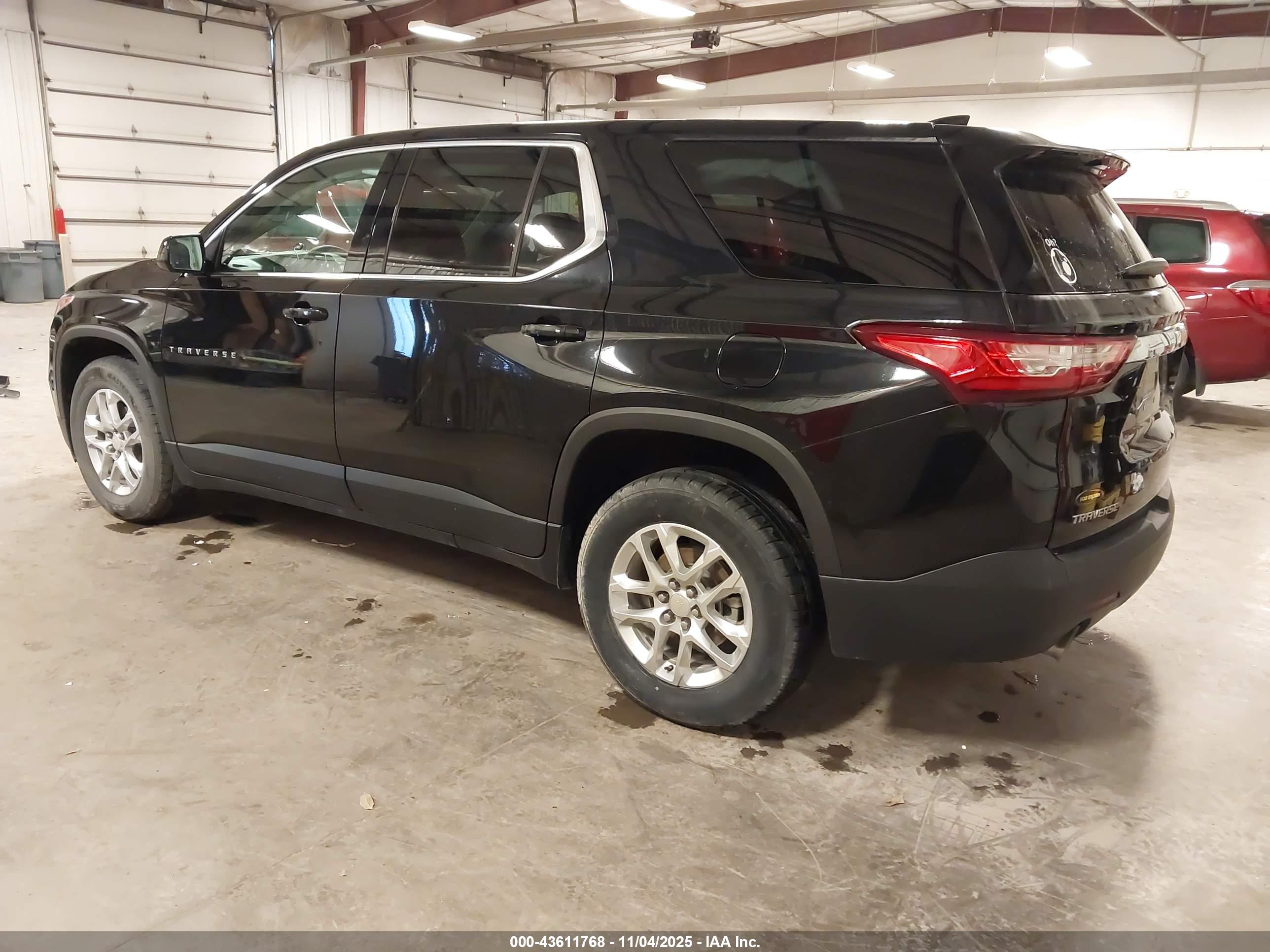 CHEVROLET TRAVERSE image 3