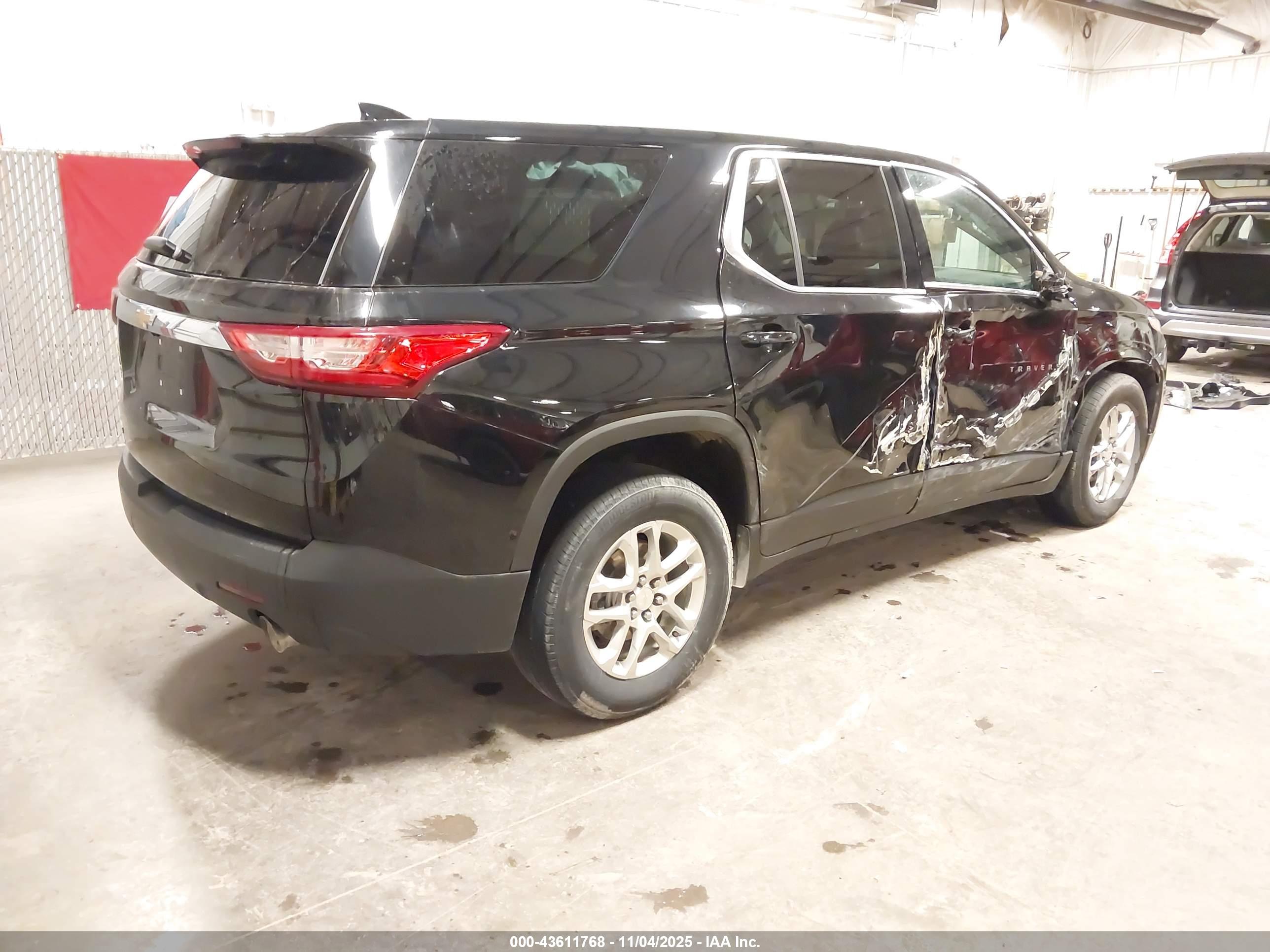 CHEVROLET TRAVERSE image 4
