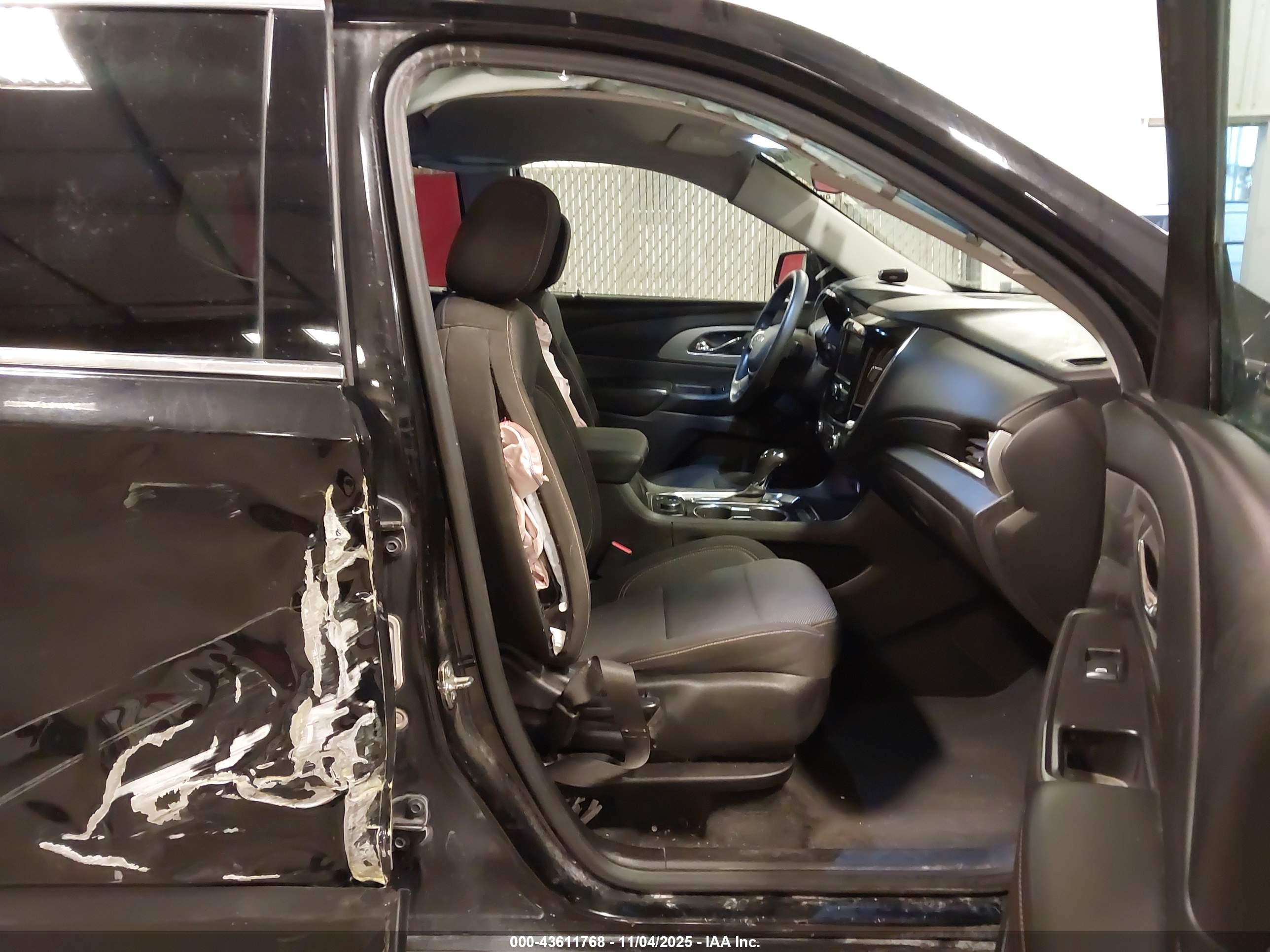 CHEVROLET TRAVERSE image 5