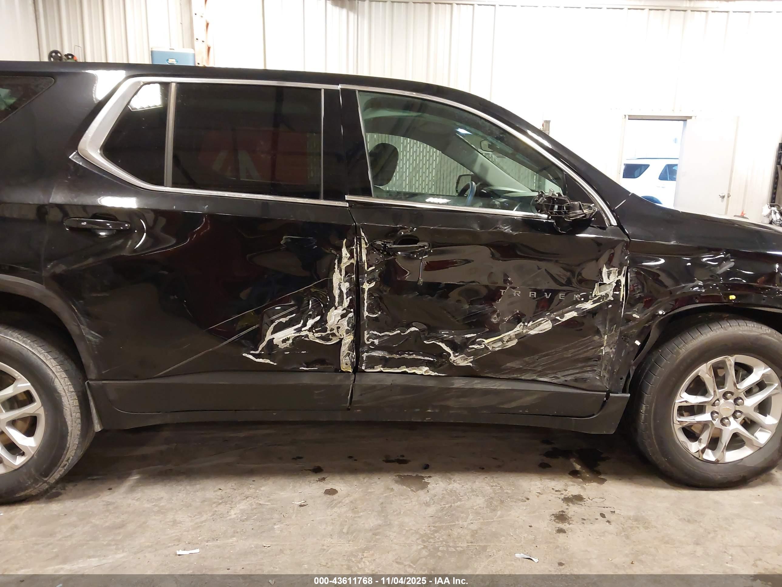 CHEVROLET TRAVERSE image 6