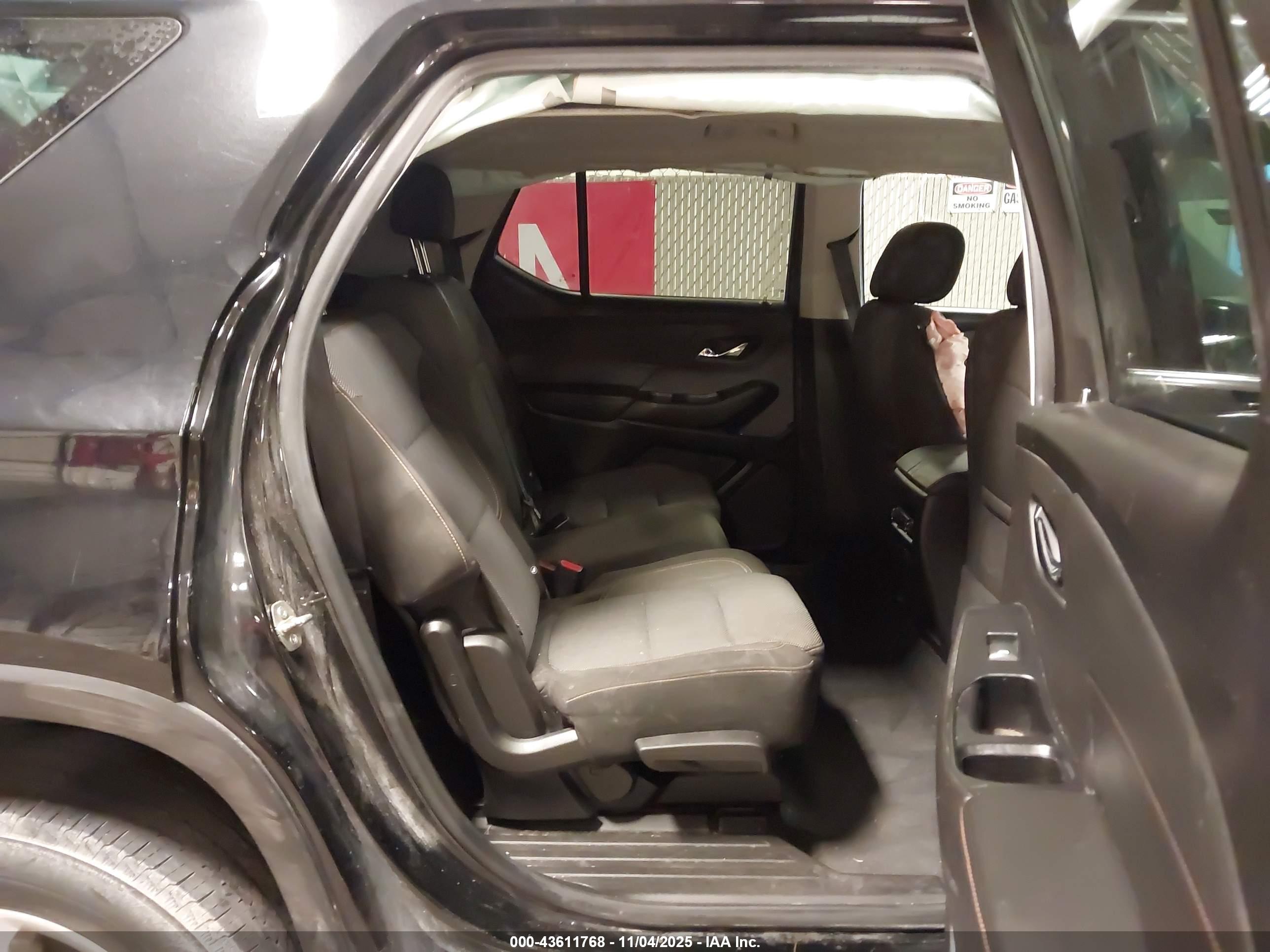 CHEVROLET TRAVERSE image 8