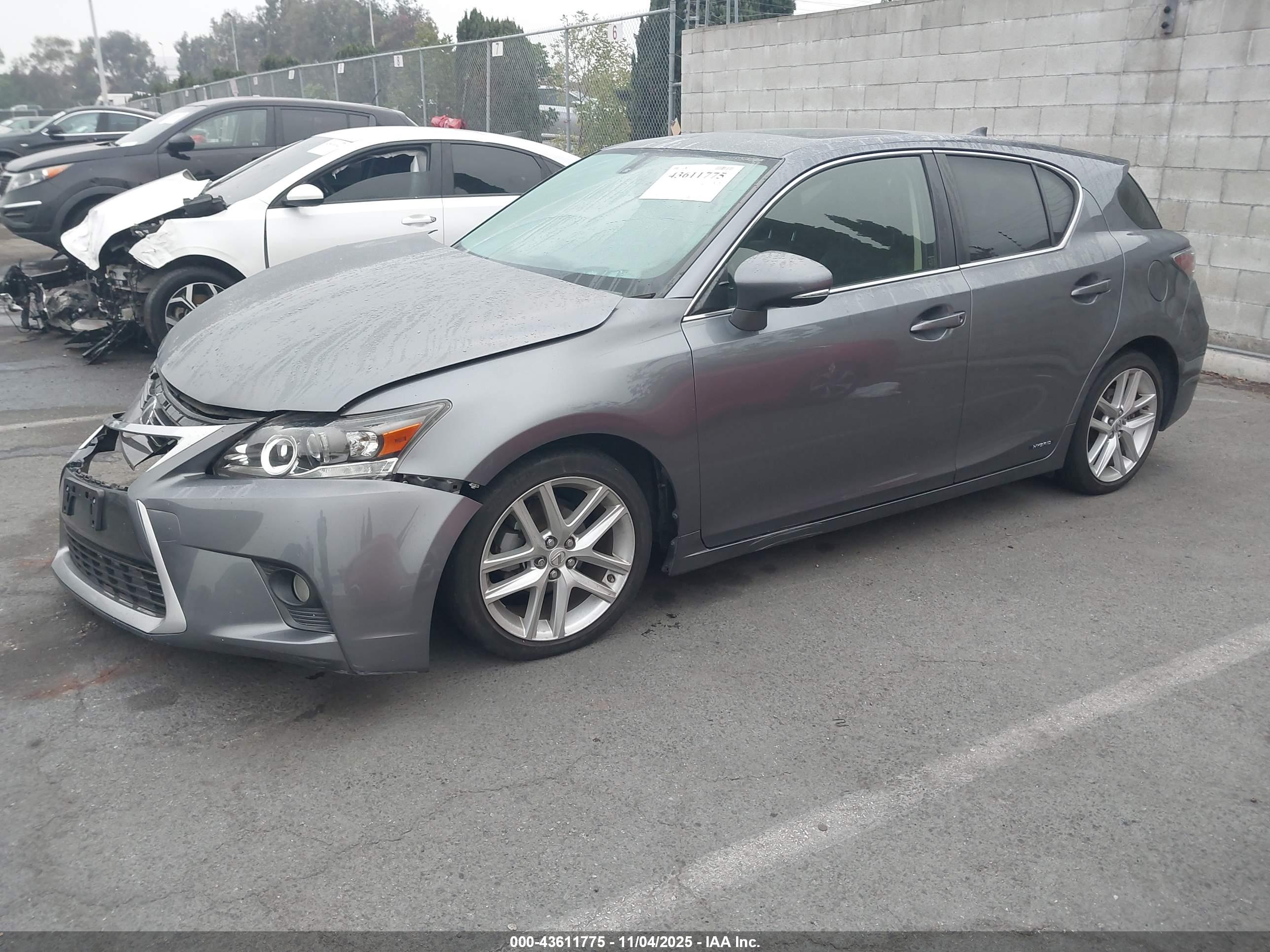 LEXUS CT image 2