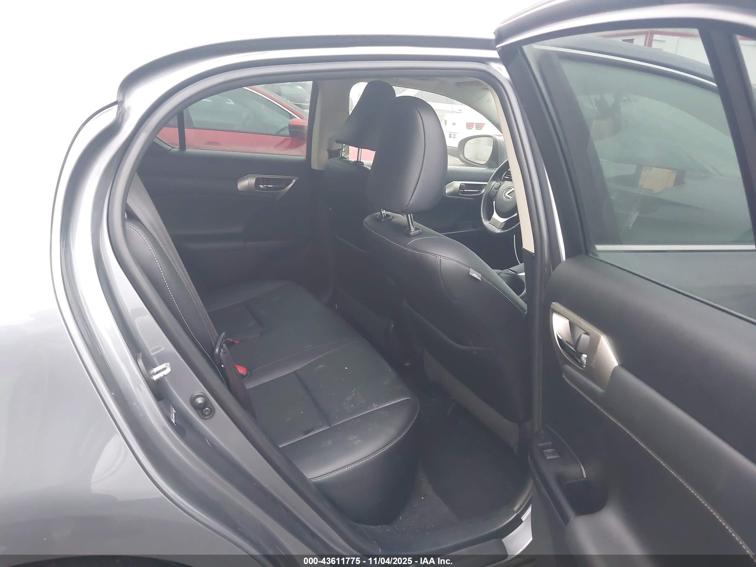 LEXUS CT image 8