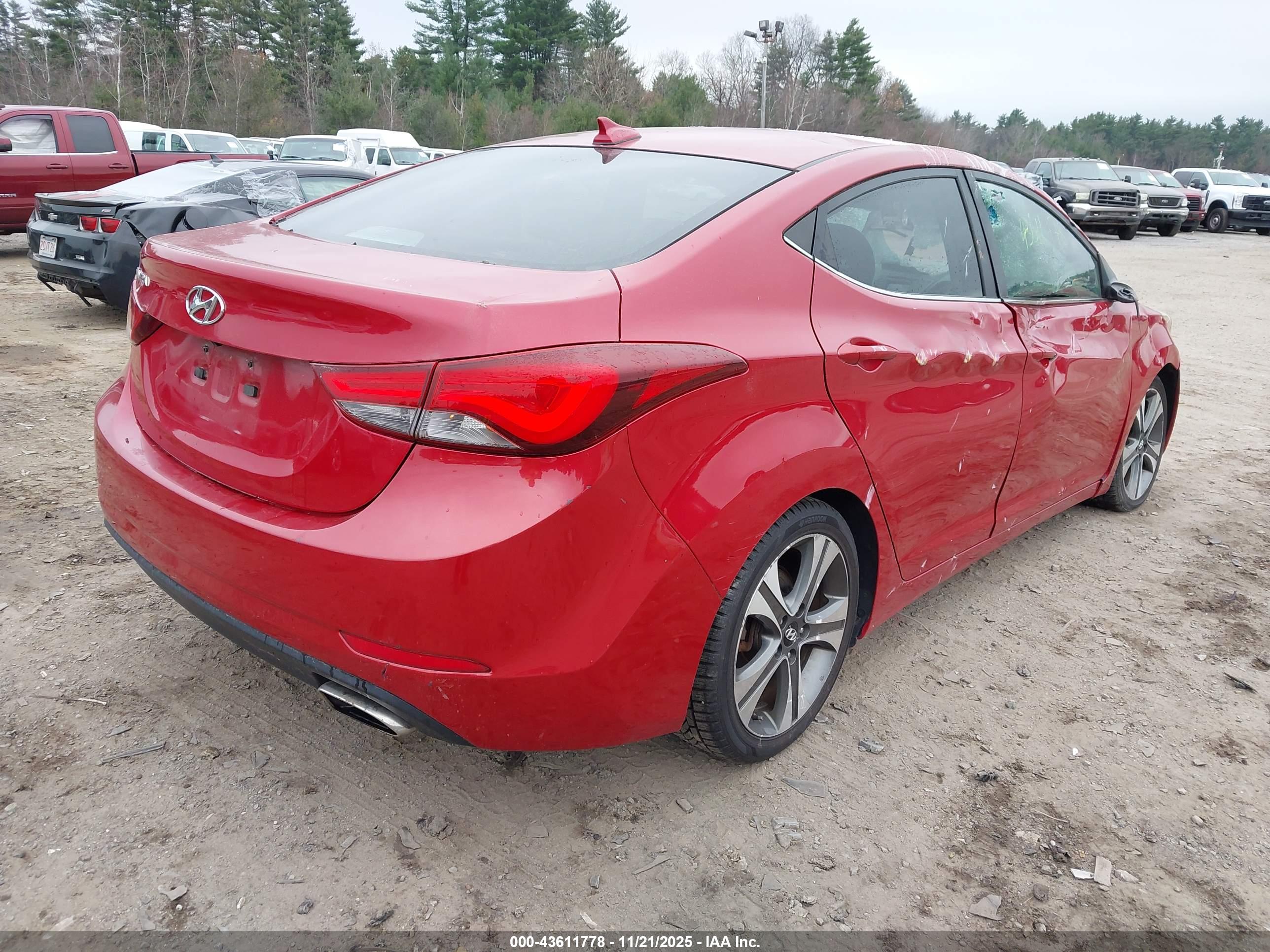 HYUNDAI ELANTRA image 4