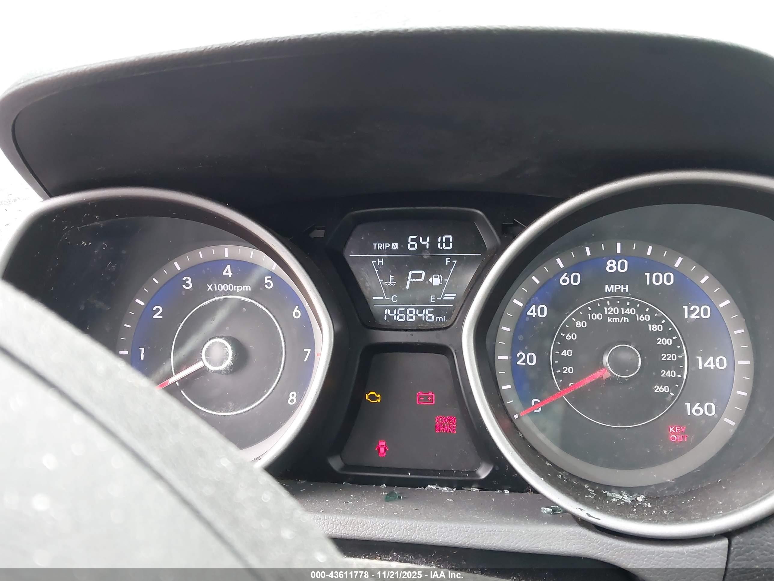HYUNDAI ELANTRA image 7