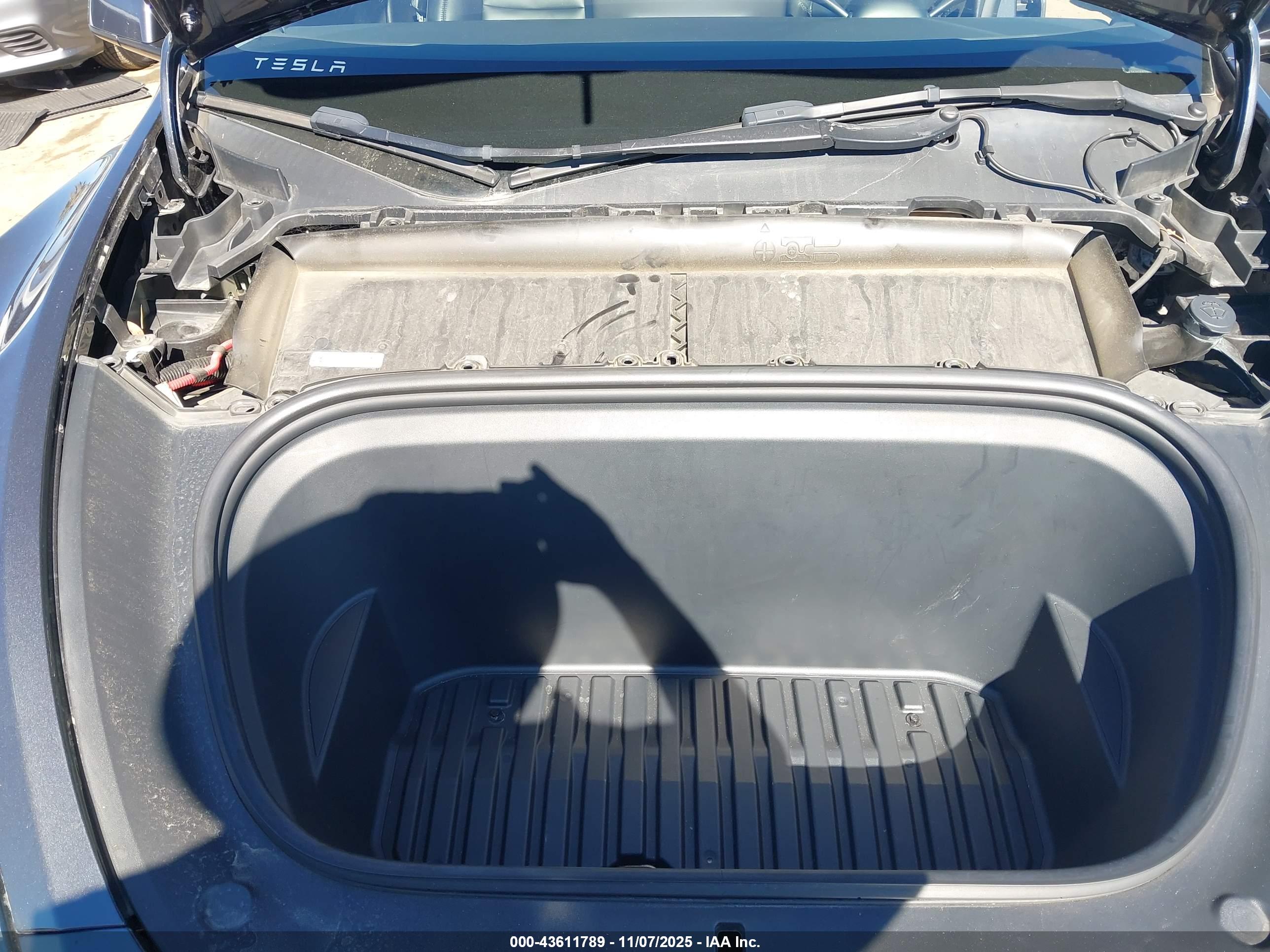 TESLA MODEL image 10